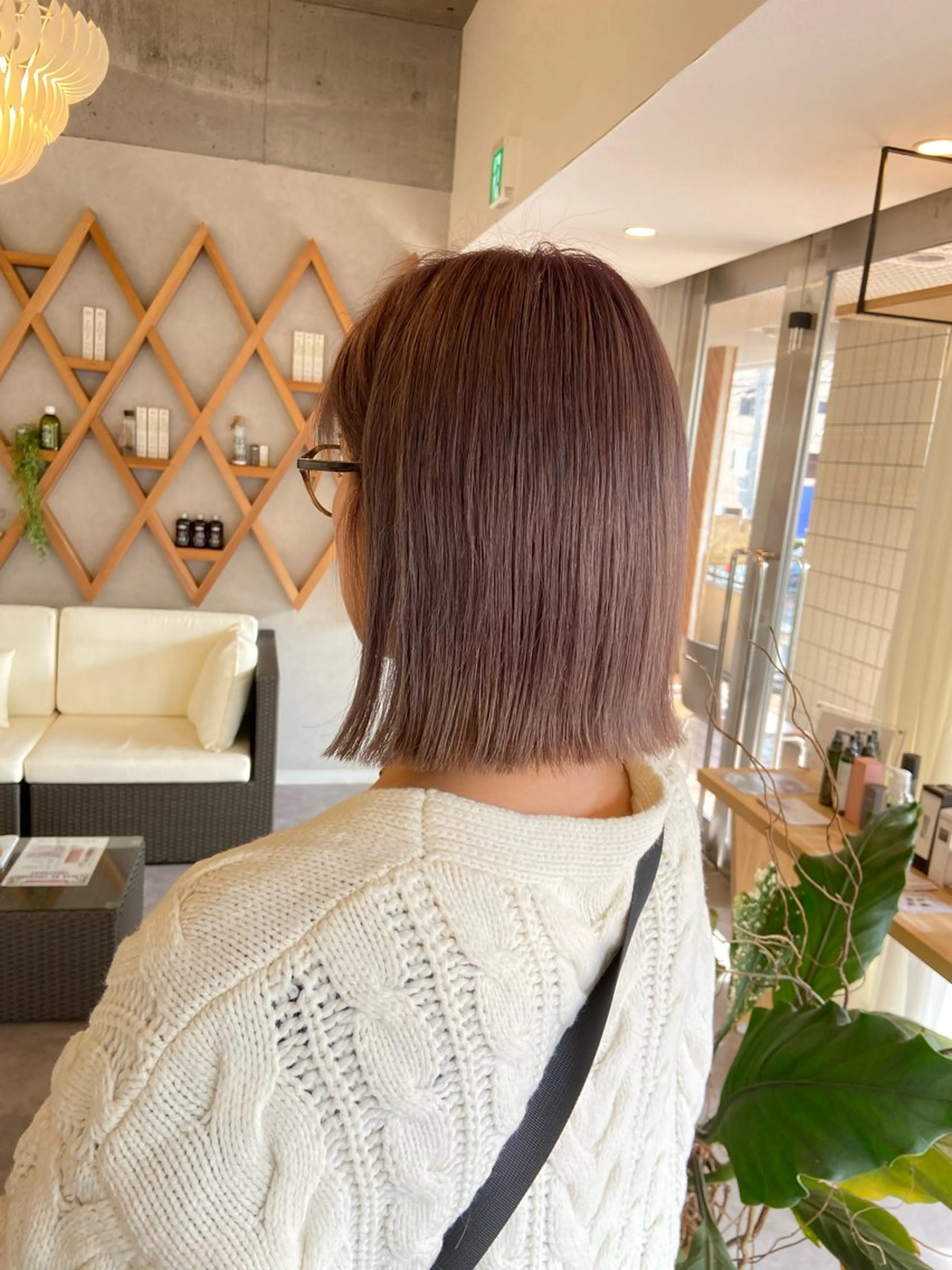 ショート カラー ベージュカラー ブリーチ ラベンダーカラー ラベンダーベージュ カット ヘアカラー ELLE&SALLY 石野のヘアスタイル
