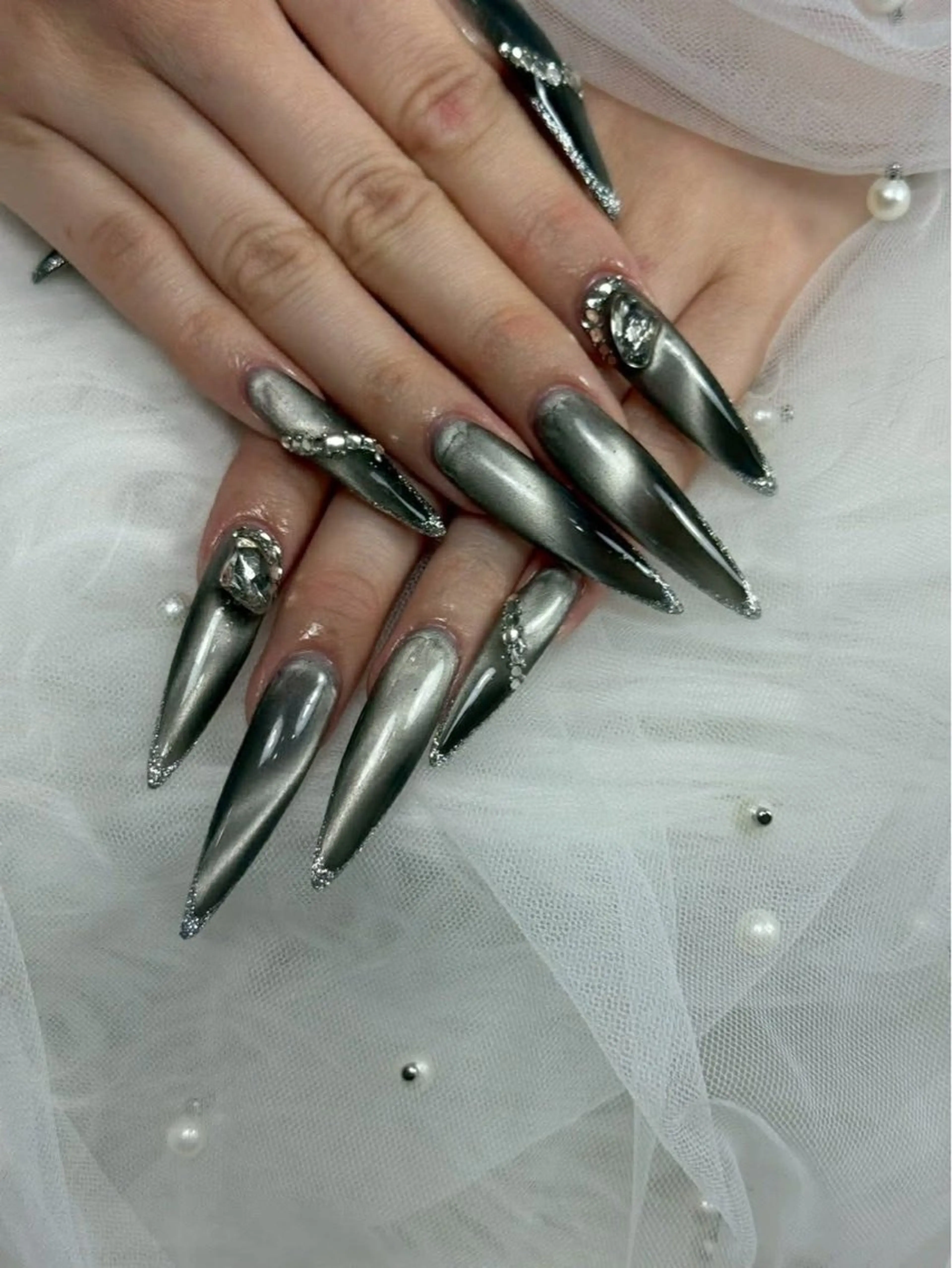 ネイル アートネイル オーロラネイル チークネイル 長さ出し フットネイル ハンドネイル ハンドケア Mio_ Noiranailのネイルデザイン