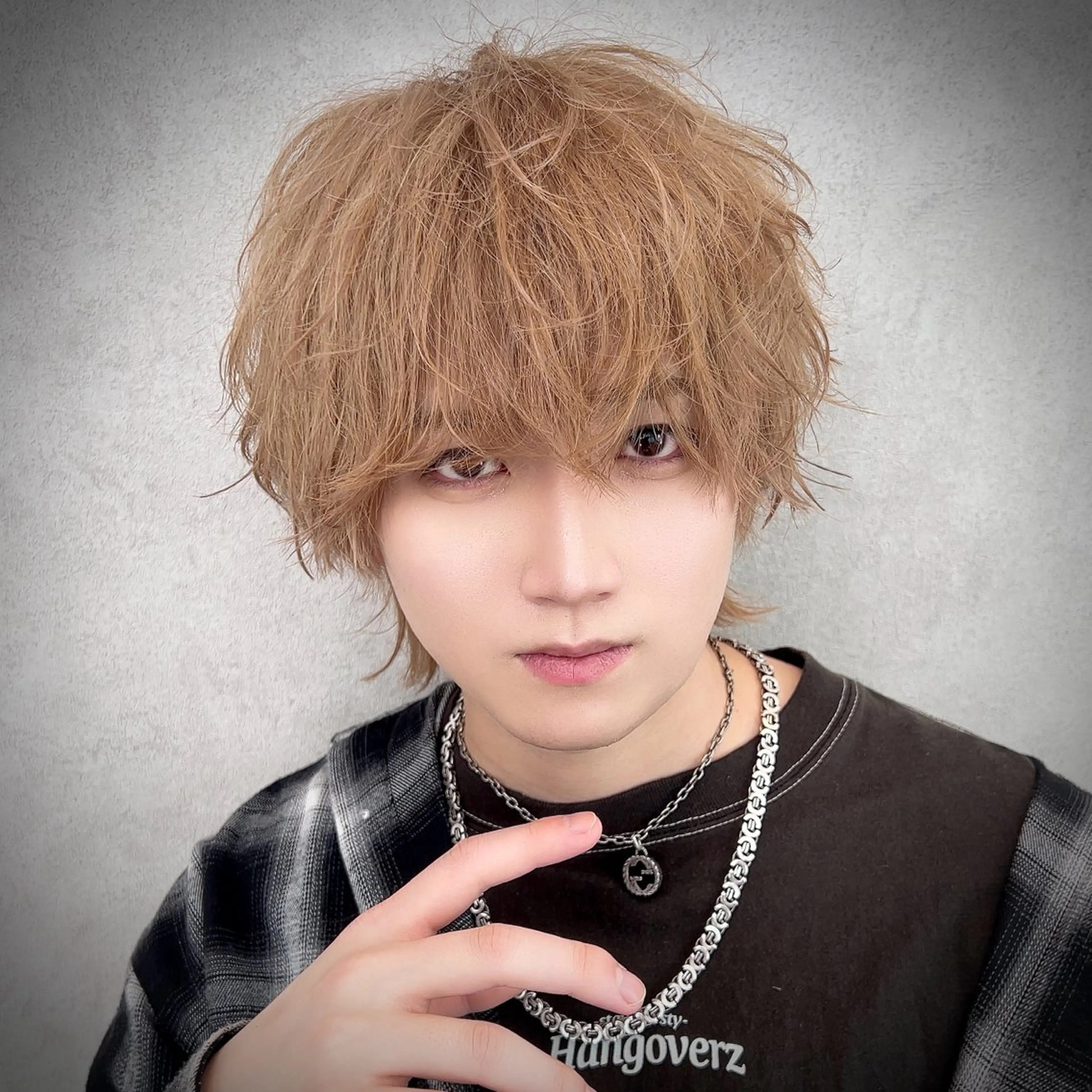 ミディアム カラー メンズ メンズブリーチ メンズウルフカット ベージュカラー ブリーチ ミルクティーベージュ 西 来輝のヘアスタイル