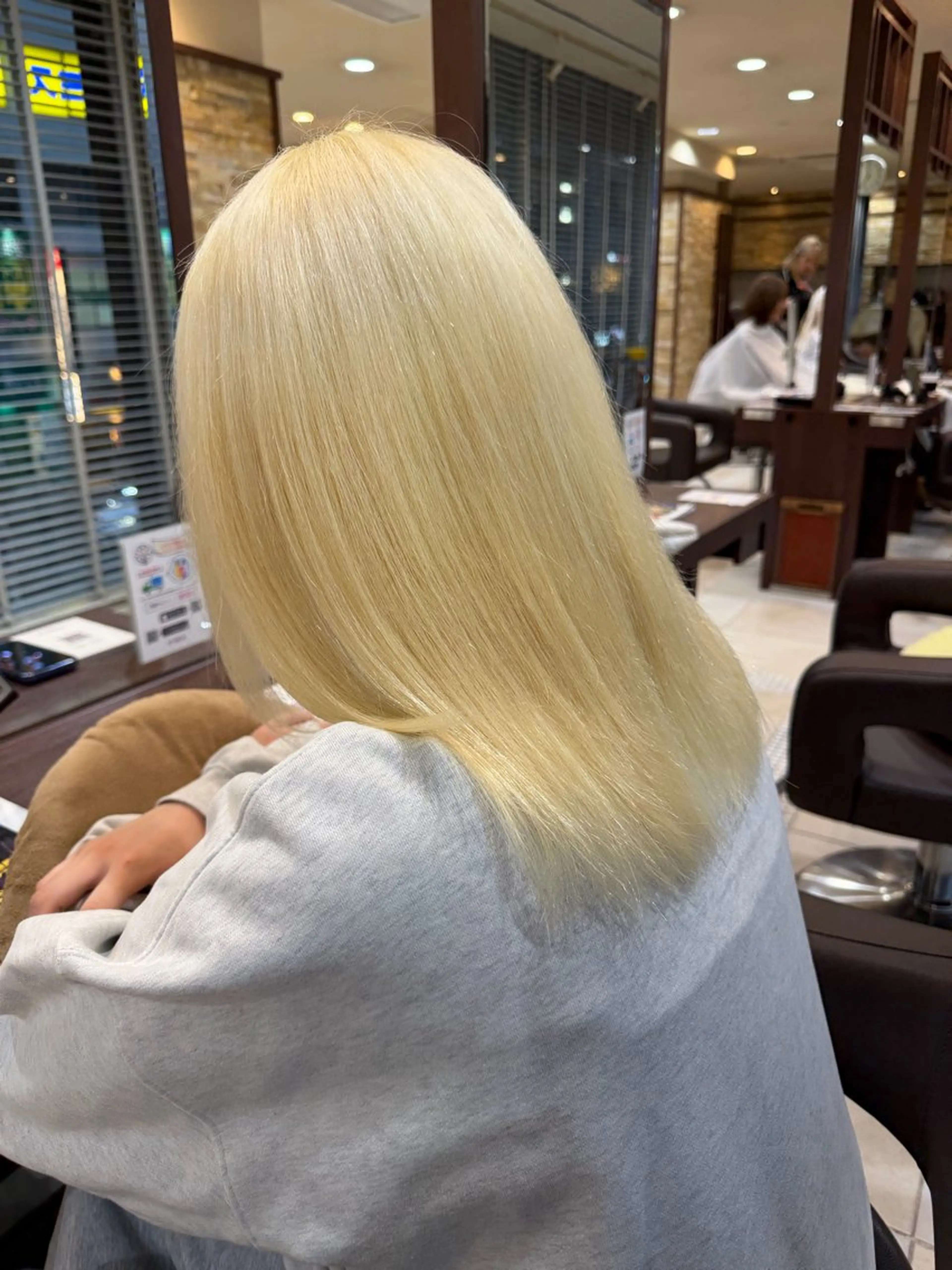 ミディアム トリートメント カット ヘアカラー トリートメント 千葉ハイトーンカラー KASUMIのヘアスタイル