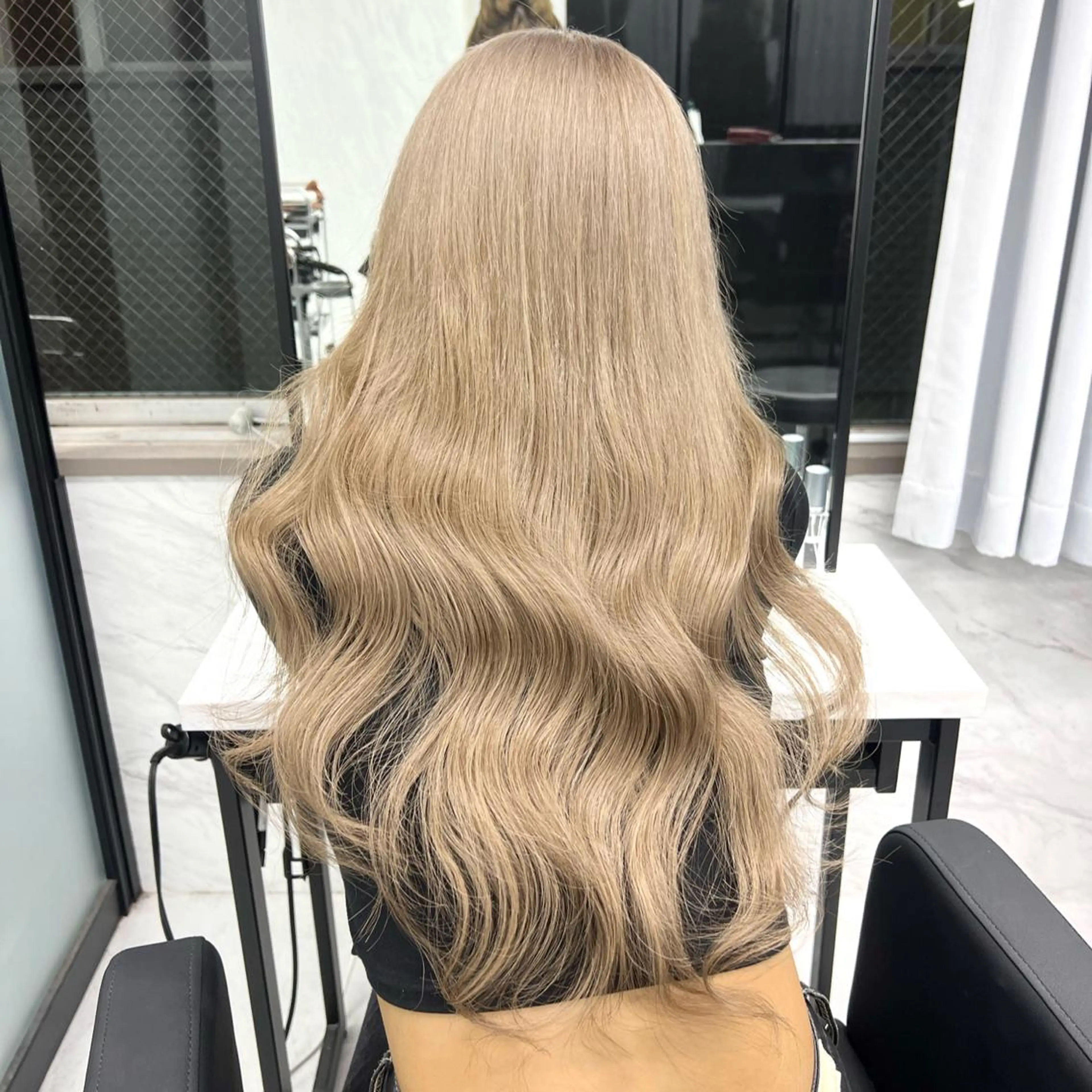 ロング カラー シールエクステ ハイトーンカラー エクステ シールエクステ特化 ハイトーン、NANAのヘアスタイル