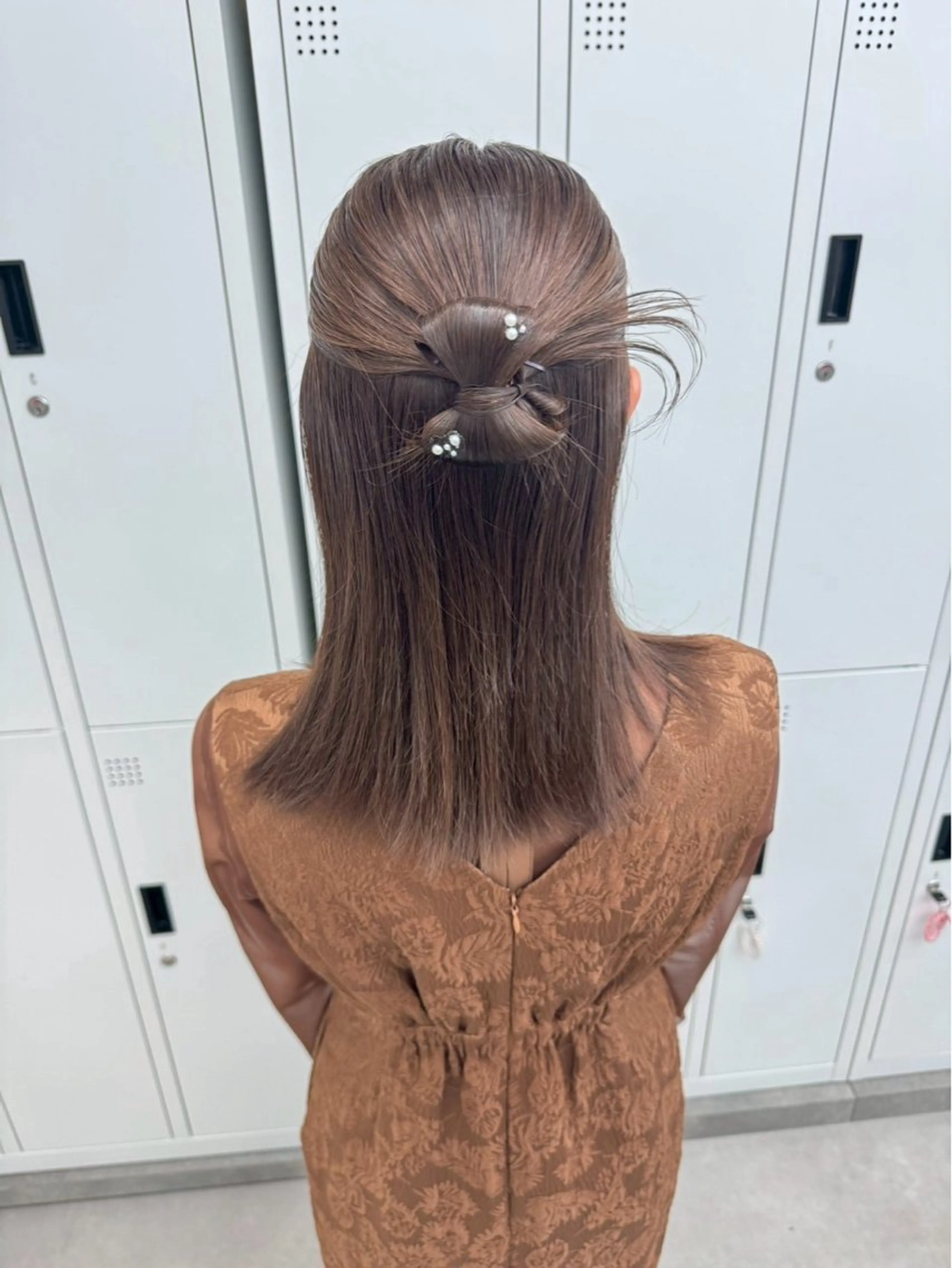 【タイトなハーフアップアレンジ𝜗𝜚✨】の写真