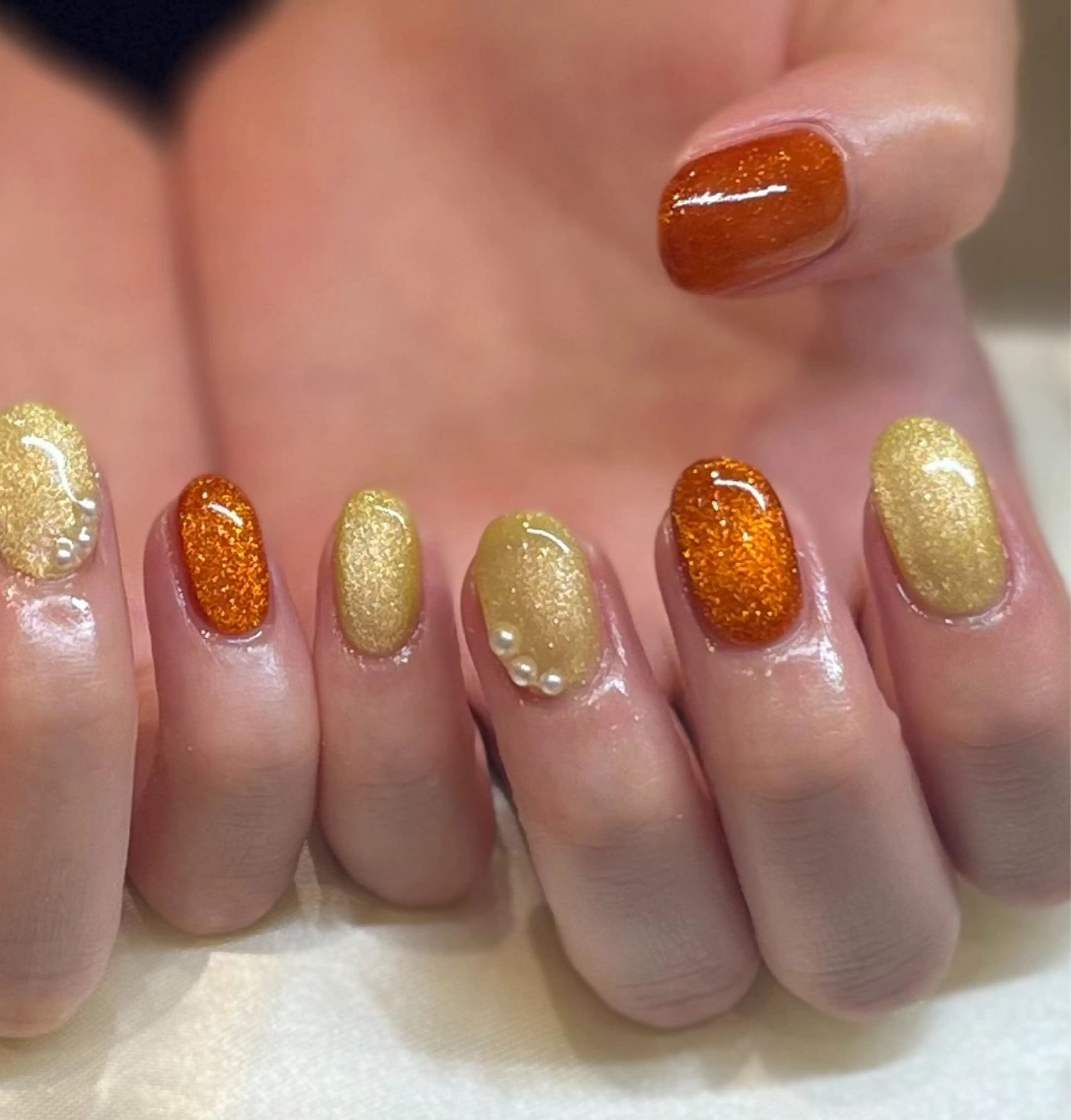 ネイル マグネットネイル オレンジ 黄色 🎀Earth chihiro🤍のネイルデザイン