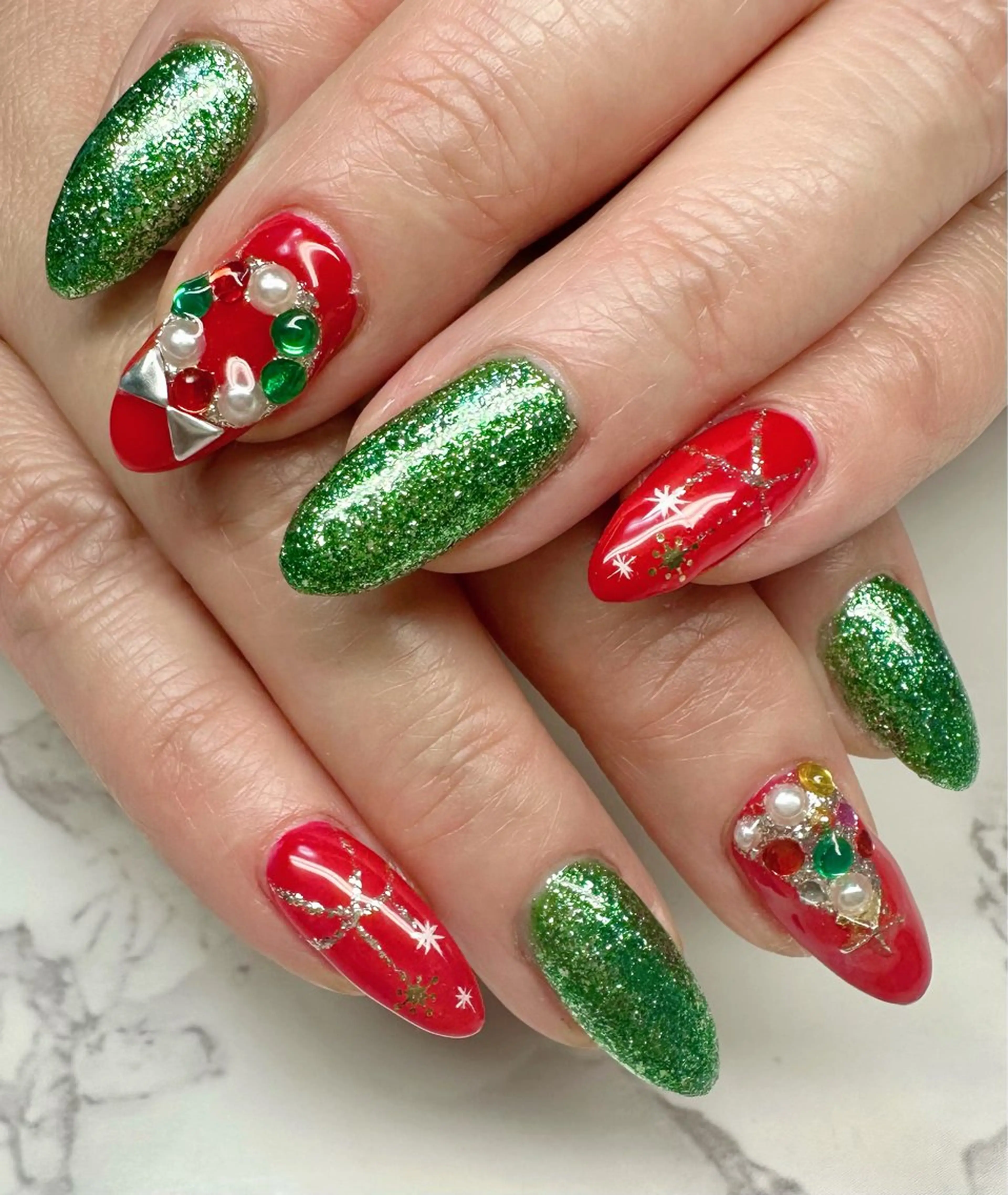 ネイル アートネイル チークネイル キラキラネイル ラメ(グリッター) マグネットネイル M.N_ nailのネイルデザイン