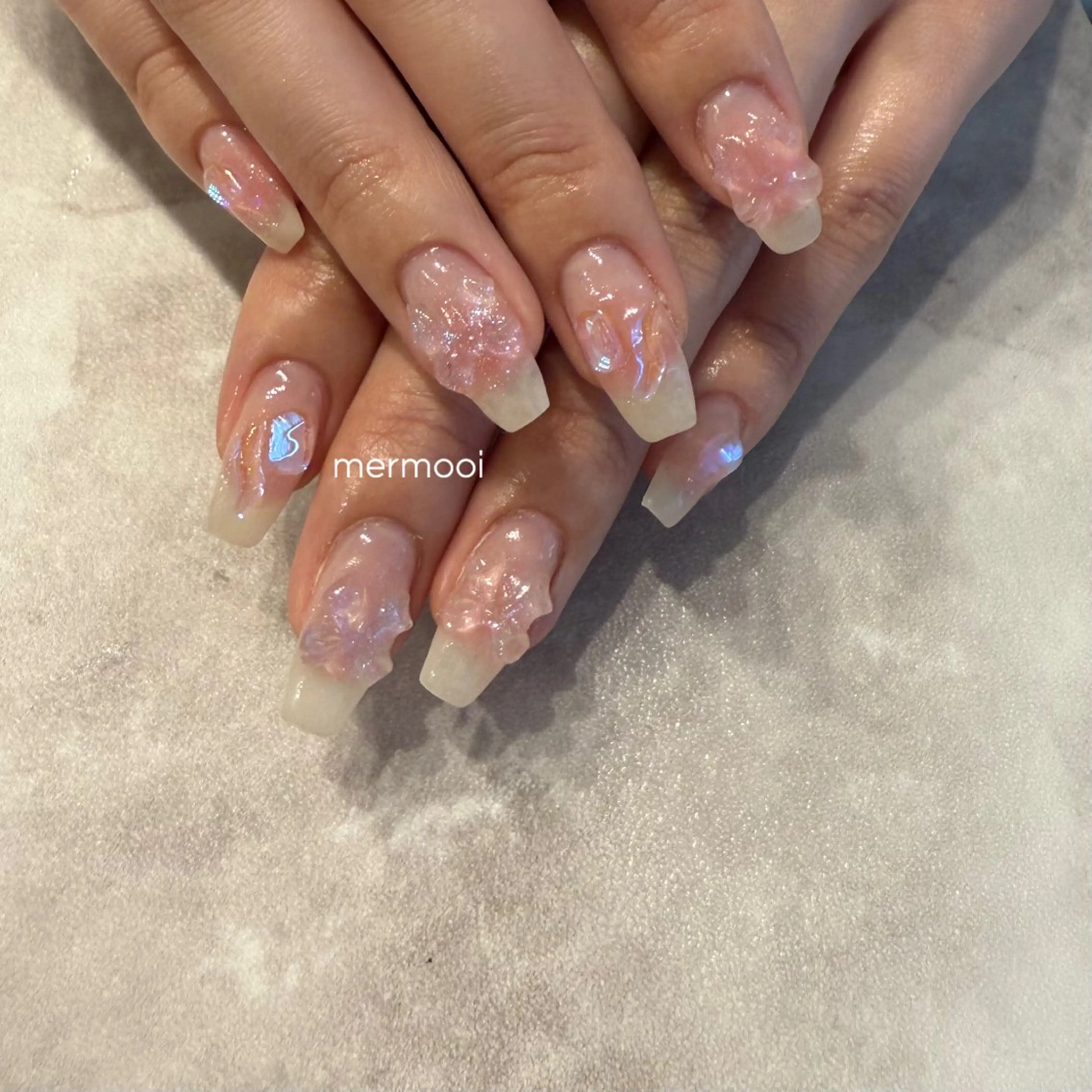 ネイル オーロラネイル チークネイル クリアネイル キラキラネイル ラメ(グリッター) ハンドネイル melumooi nailのネイルデザイン