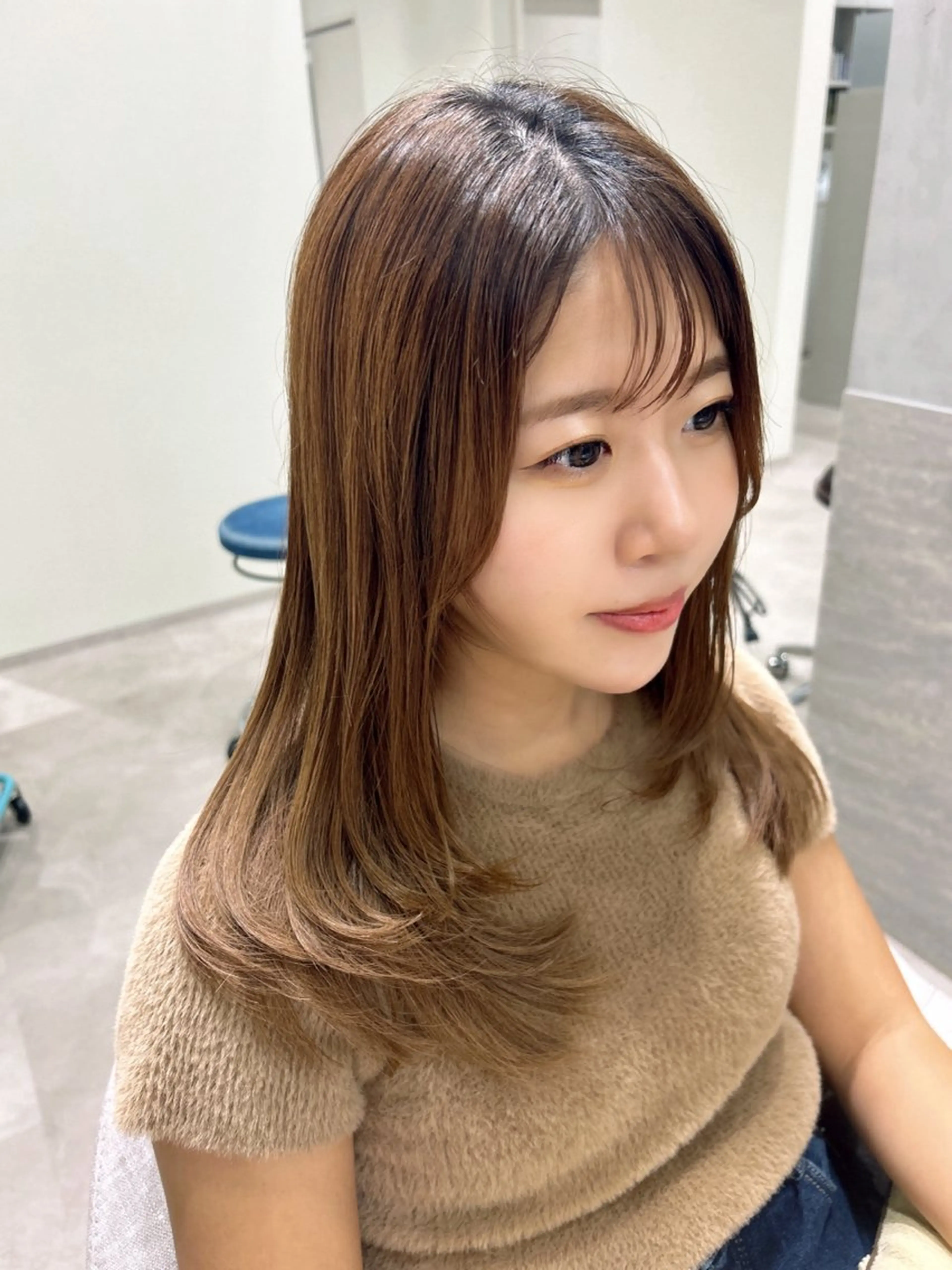 セミロング レイヤーカット 鏡原 実和のヘアスタイル