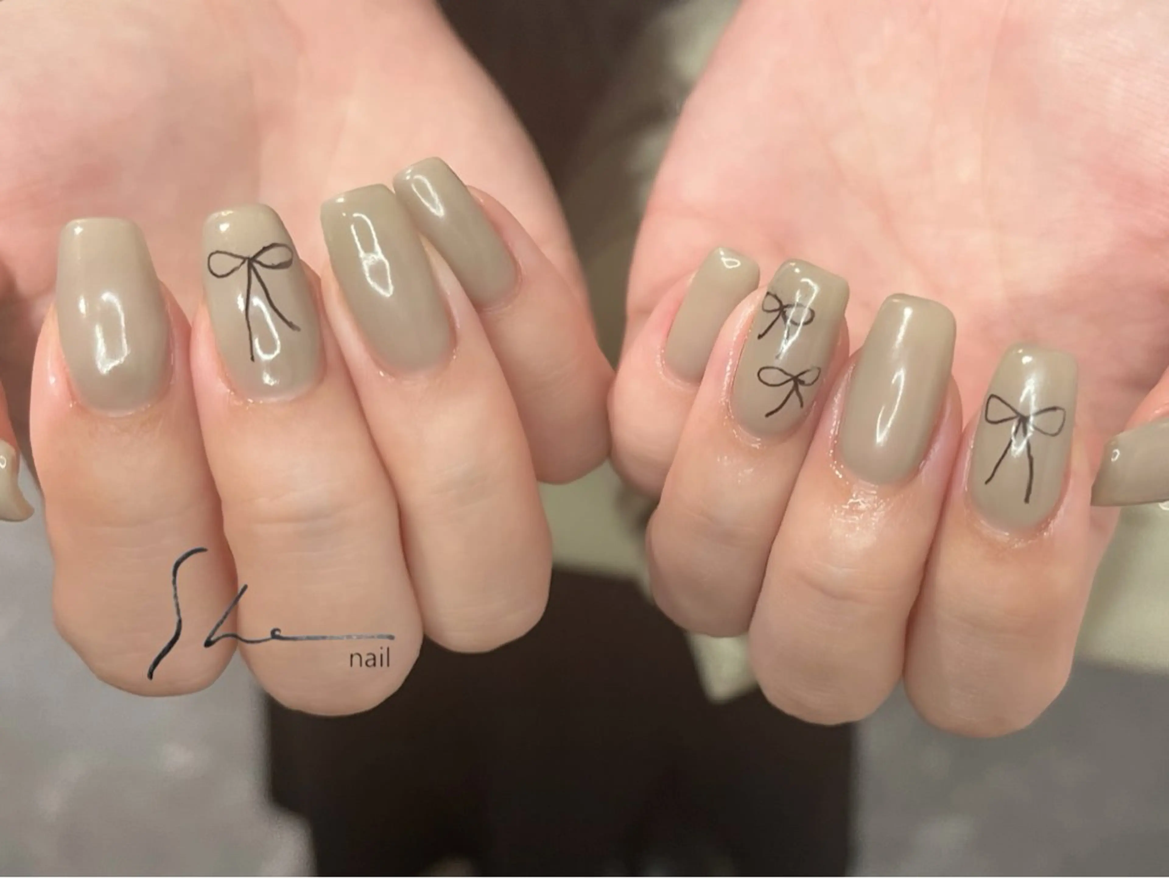 ミディアム SHE adusaのネイルデザイン