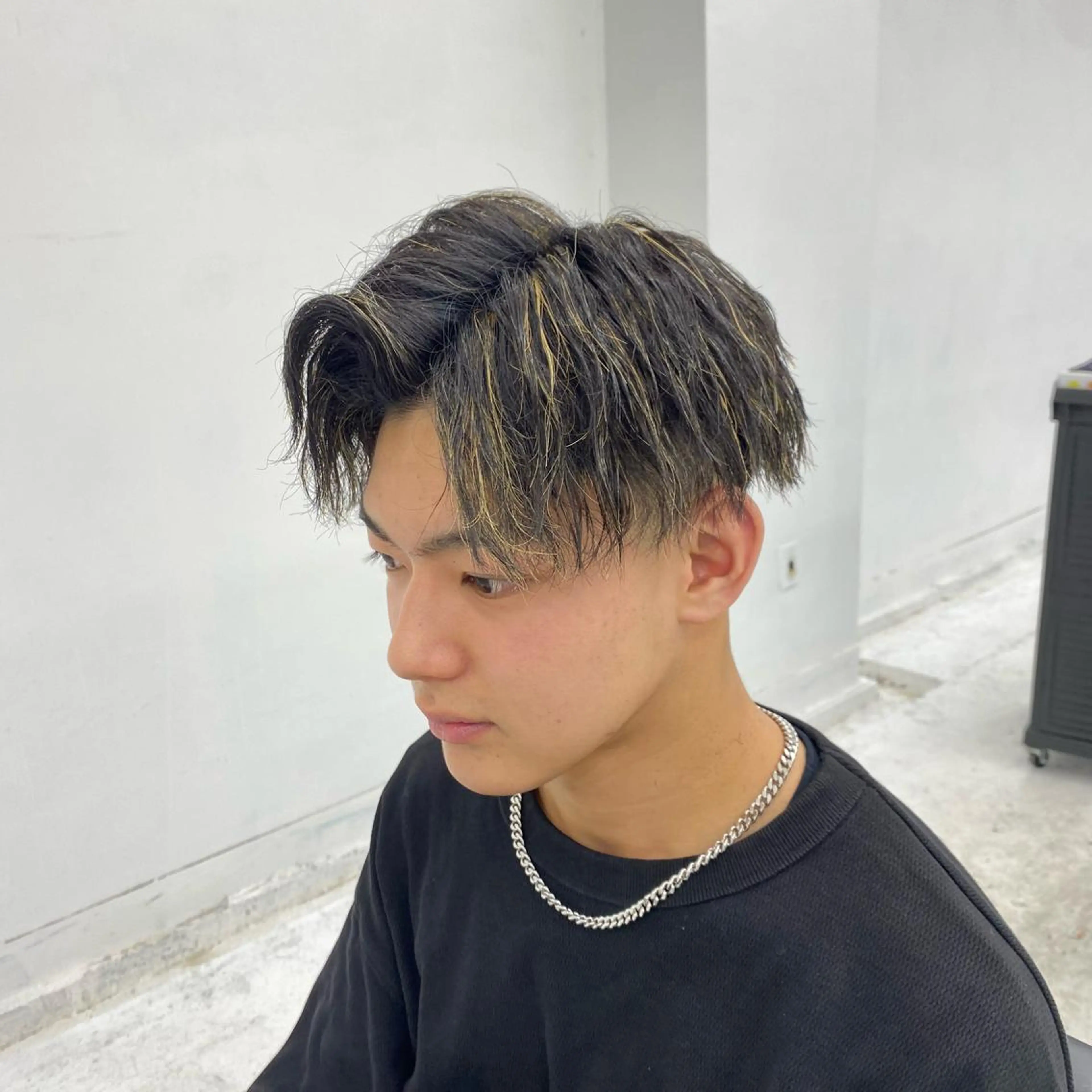 ショート カラー メンズ 豊崎 佑輔のヘアスタイル
