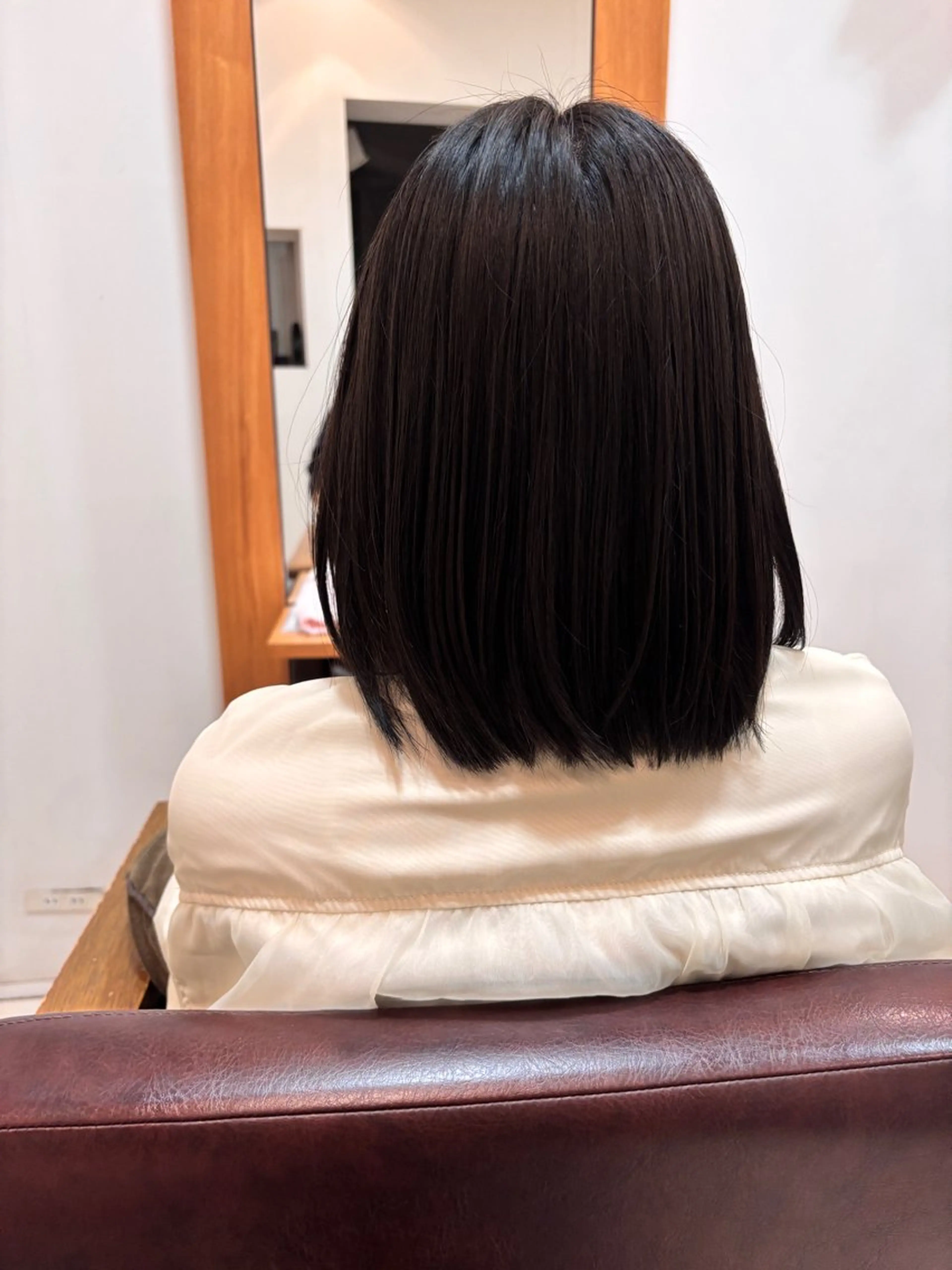 ミディアム 吉井 愛のヘアスタイル