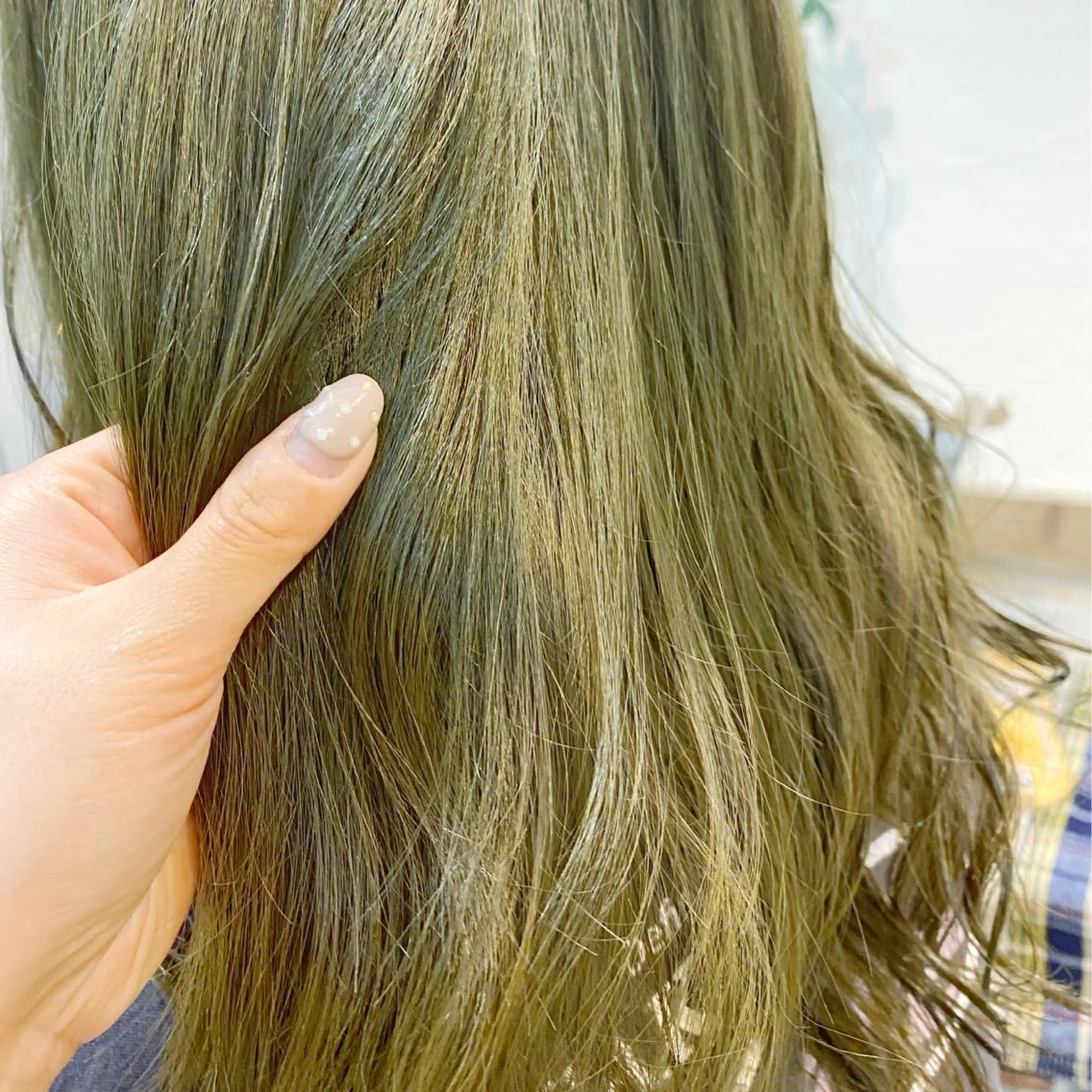 ロング カラー グレージュ オリーブグレージュ オリーブグレー 学生 トリートメント カット ヘアカラー トリートメント 韓国ヘア☁️ mitsukiのヘアスタイル