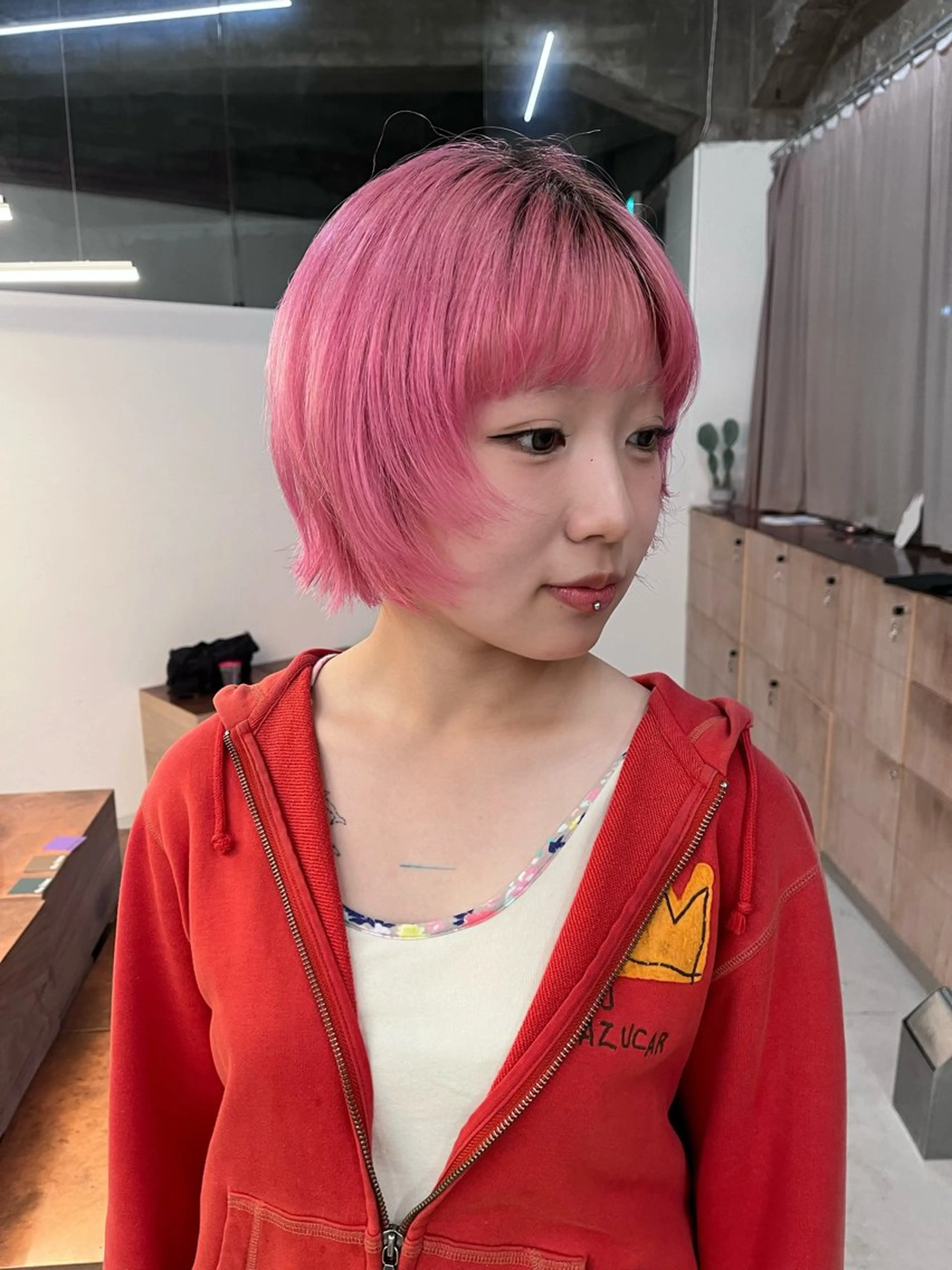 ショート 顔まわりレイヤー レイヤーカット カット anri/野田/ ボブカットのヘアスタイル