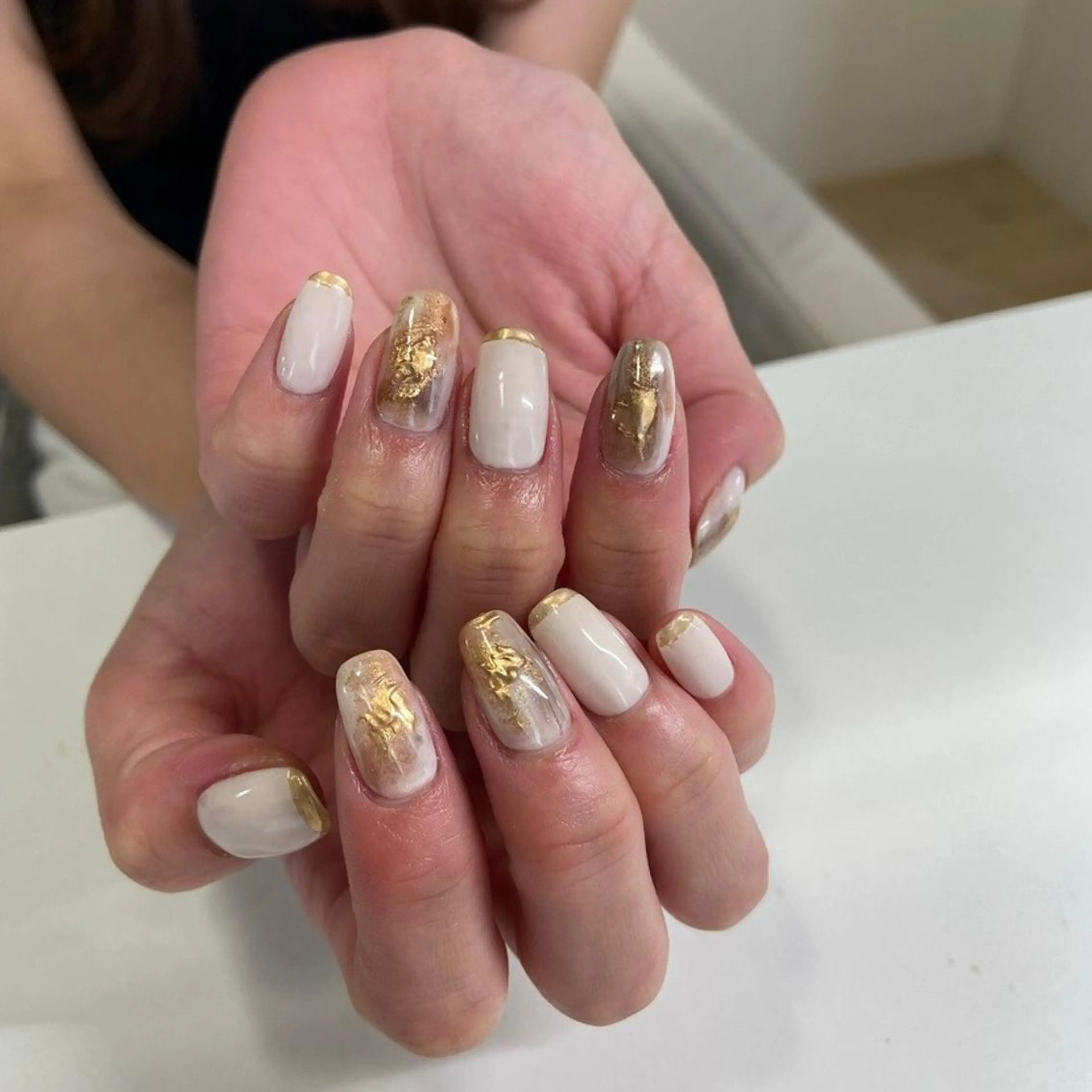 カラー パーマ ネイル マツエク・マツパ テラコッタ 付け放題 卒業式のヘアスタイル アートネイル クリアネイル Adore nailのネイルデザイン