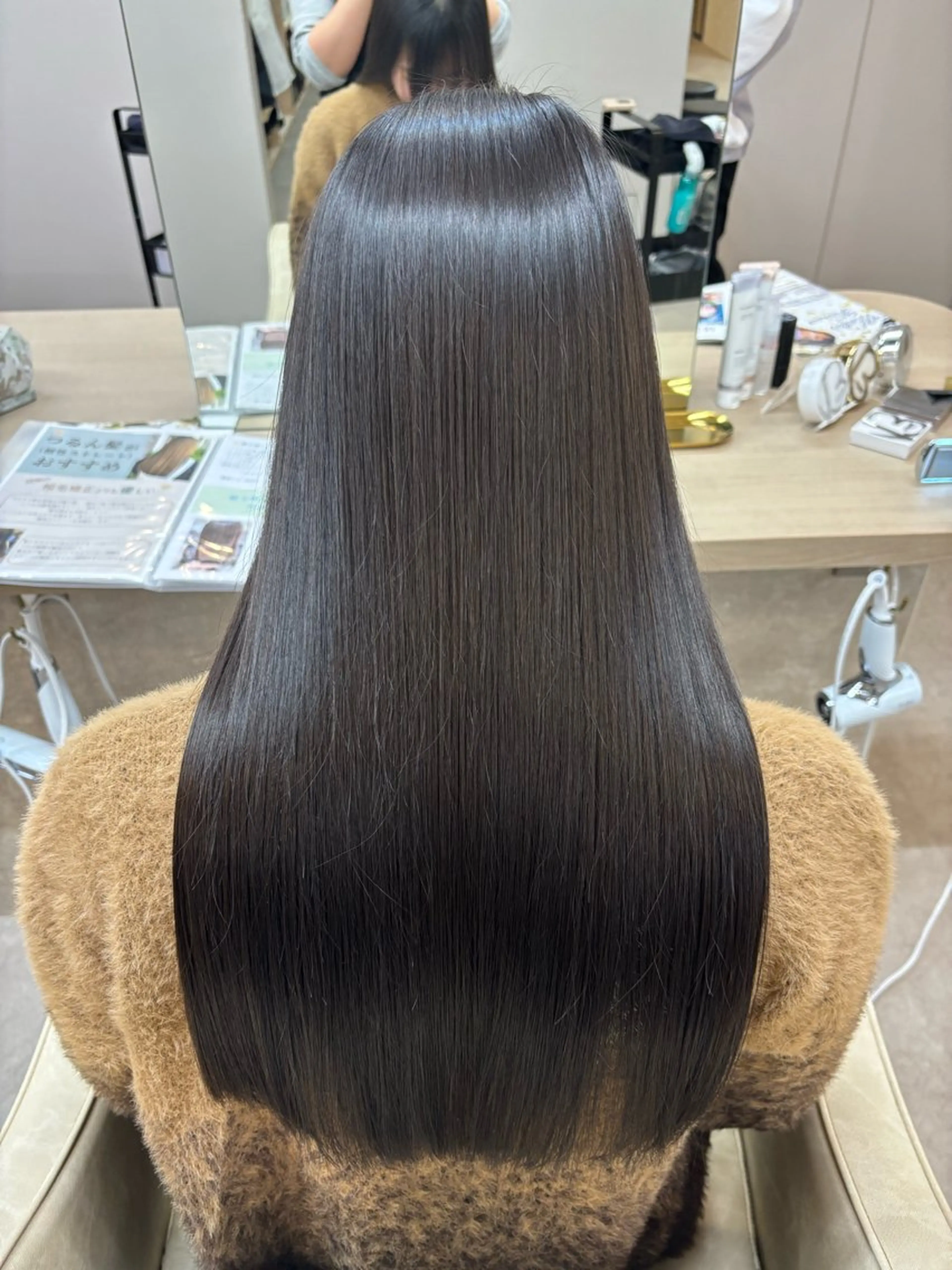 🌷本日限定🌷プレゼント付き‼️〔カット〕〔酸性ストレート〕髪への負担を最小限に抑えたストレート✨の写真