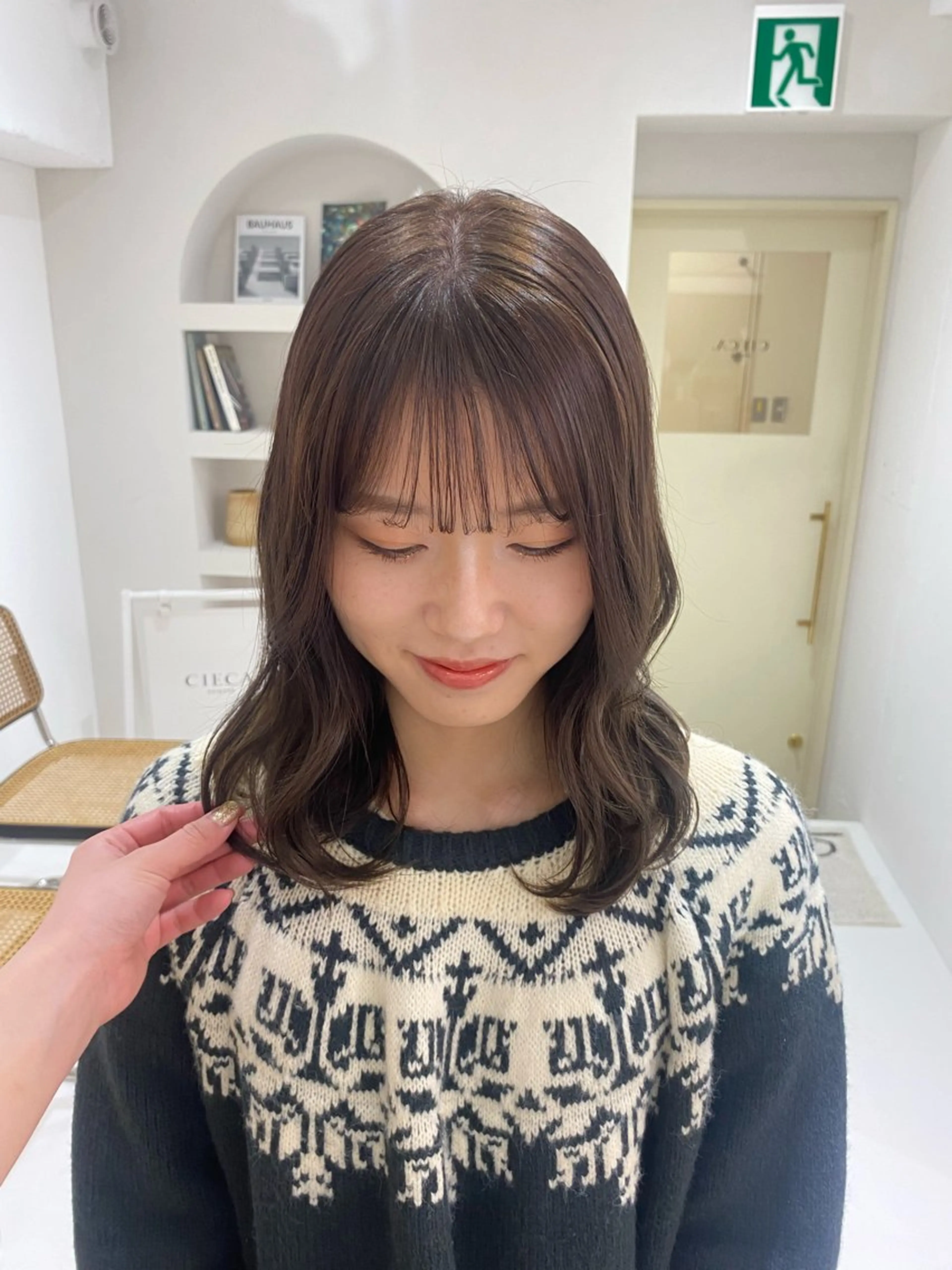 セミロング カラー ベージュカラー ブリーチ ラベンダーカラー ブリーチなしカラー 似合わせレイヤー、 透けカラー/杉本花のヘアスタイル