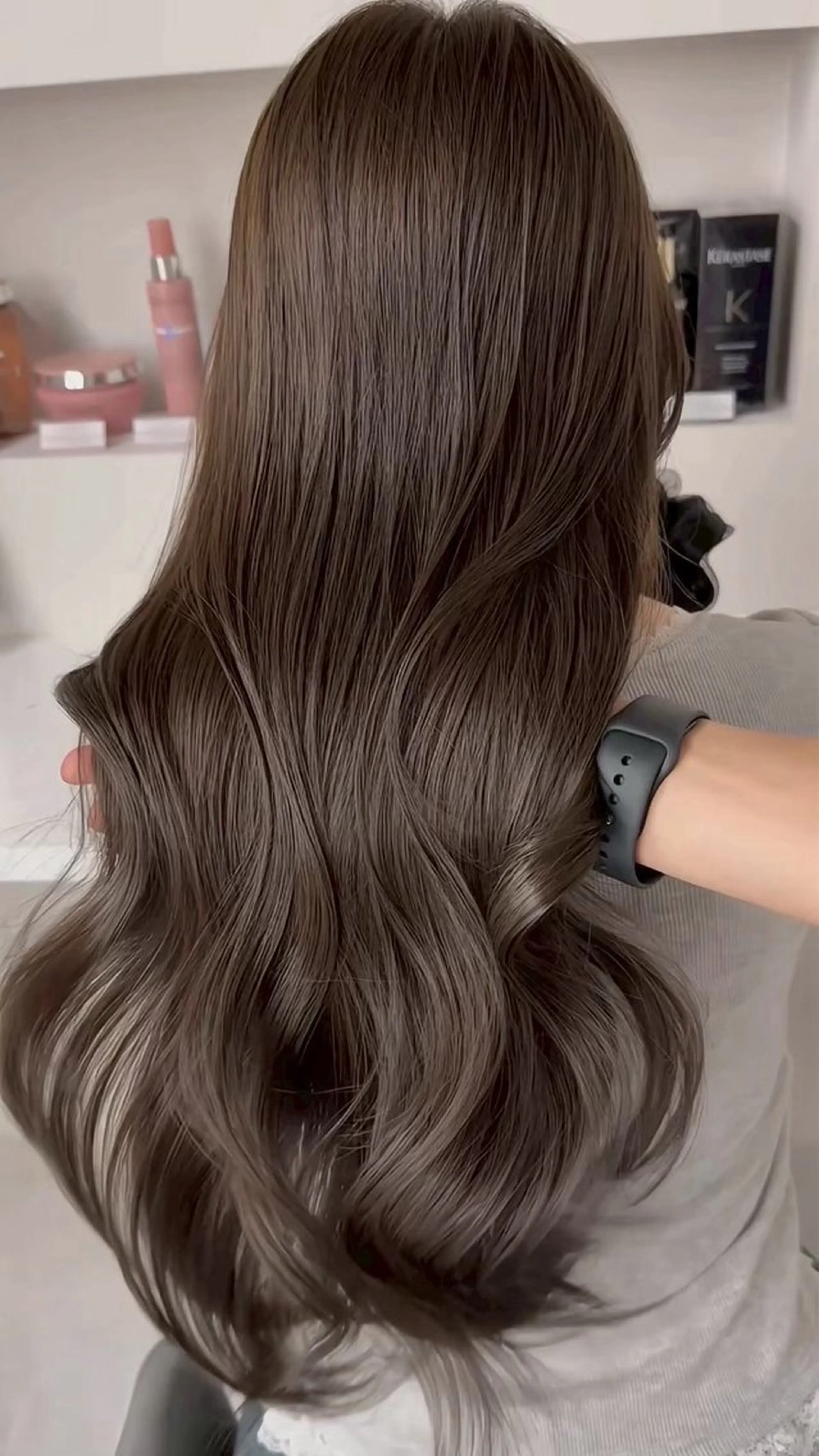 ロング モリシタ チョウのヘアスタイル