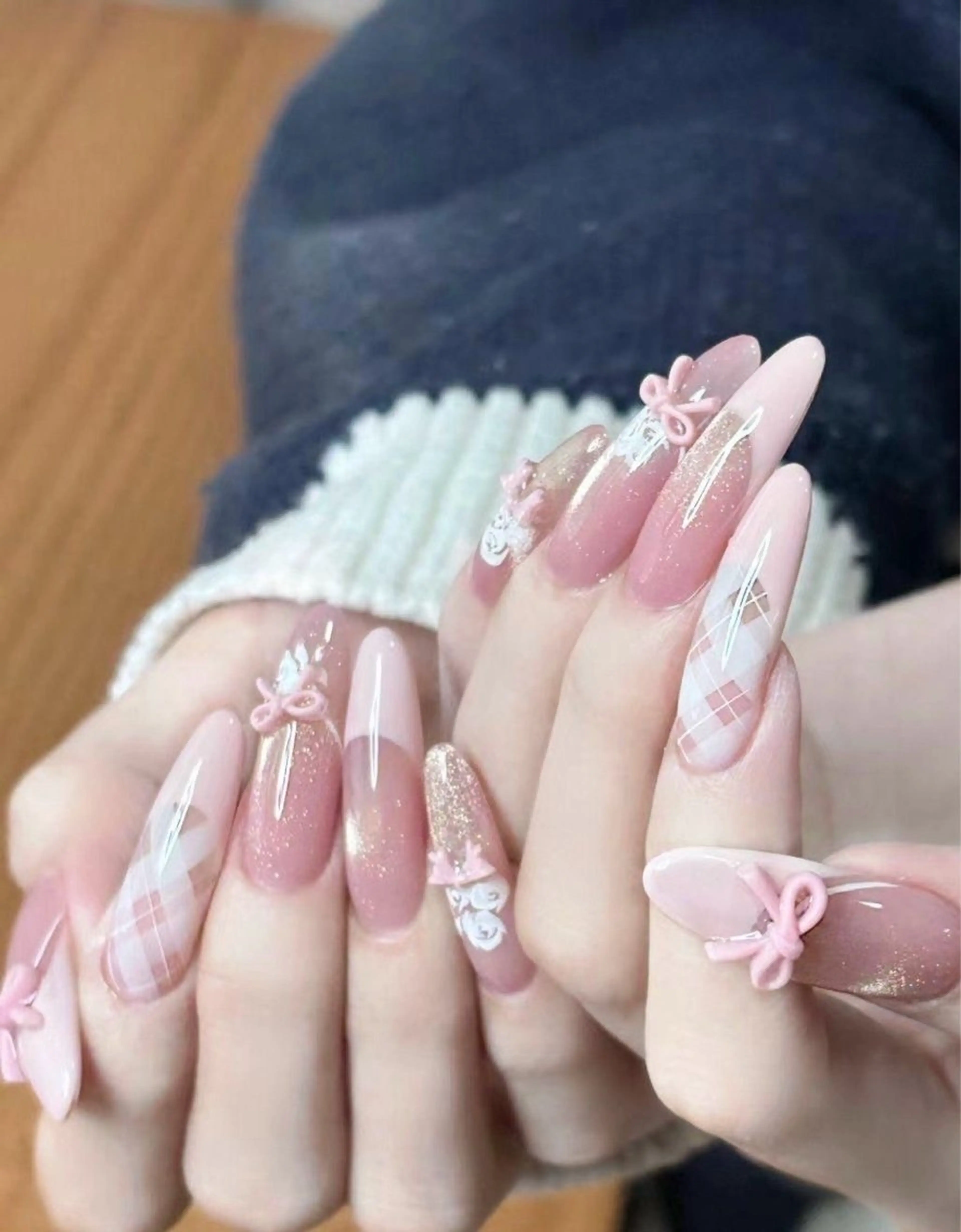 カラー グラデーションカラー ピンクカラー ハンドネイル AIN Nailのネイルデザイン