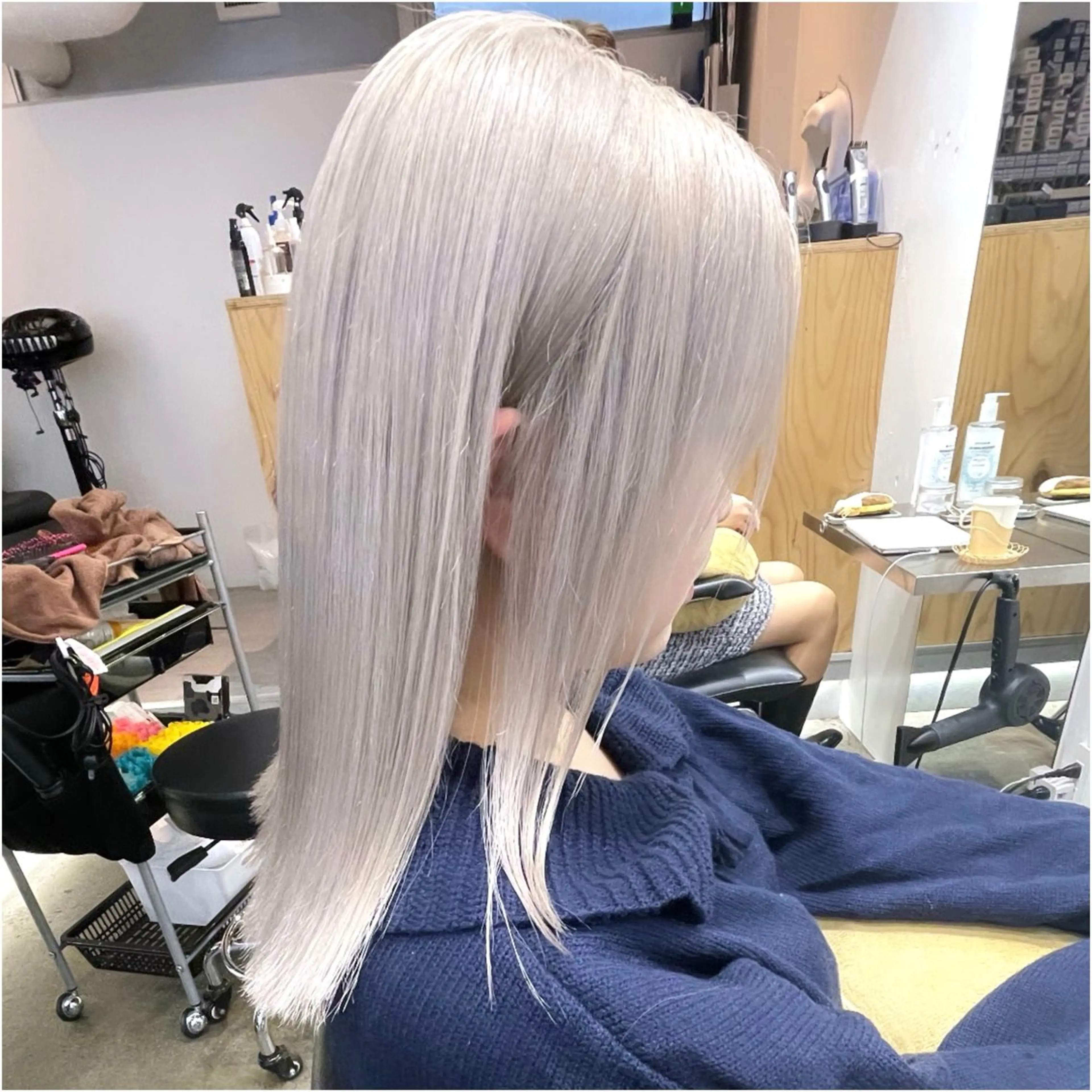 ダブルカラー【🩶ホワイト🤍】ケアブリーチ＋カラー＋トリートメントの写真