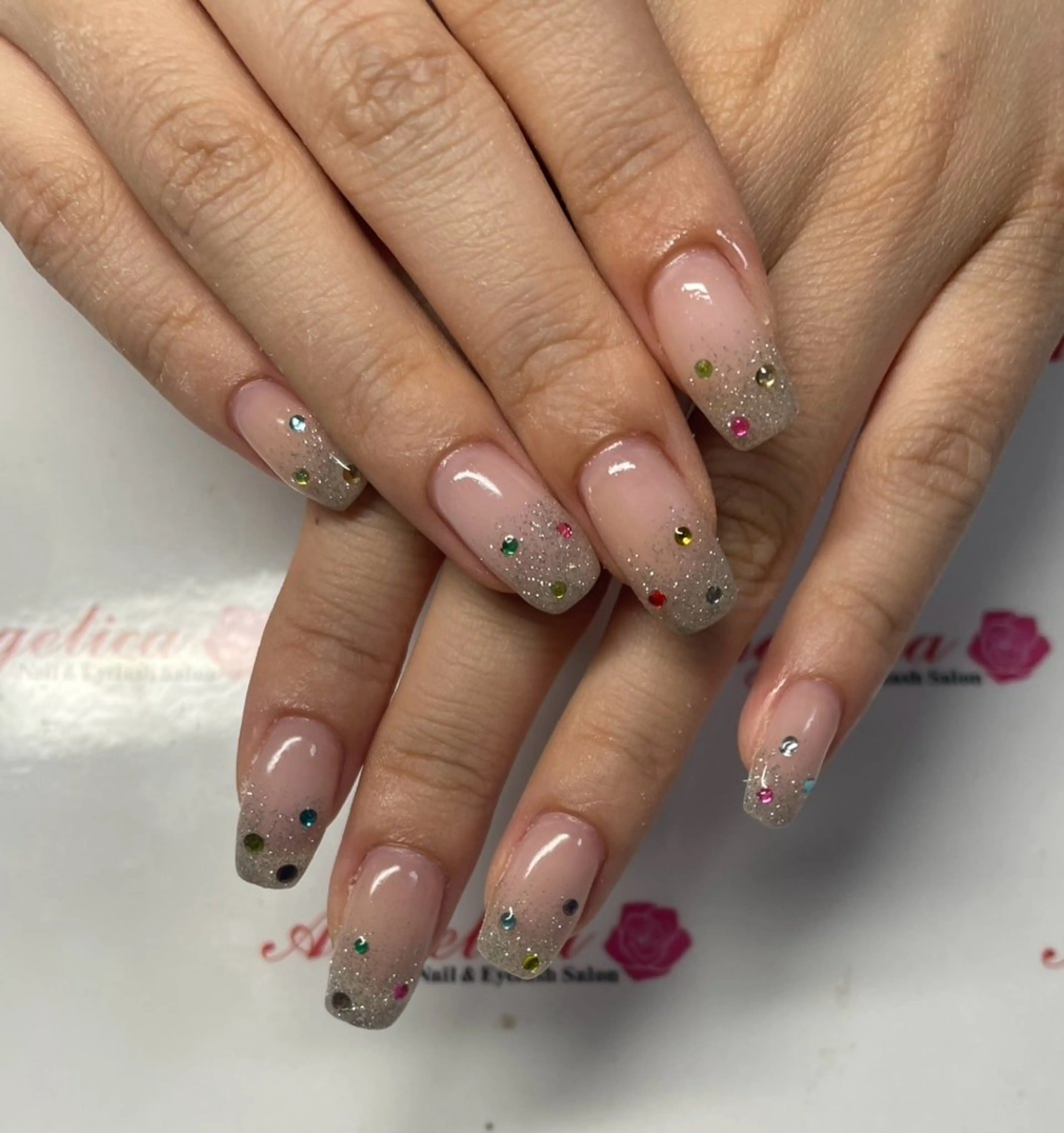 ミディアム Angelica ネイリストのネイルデザイン