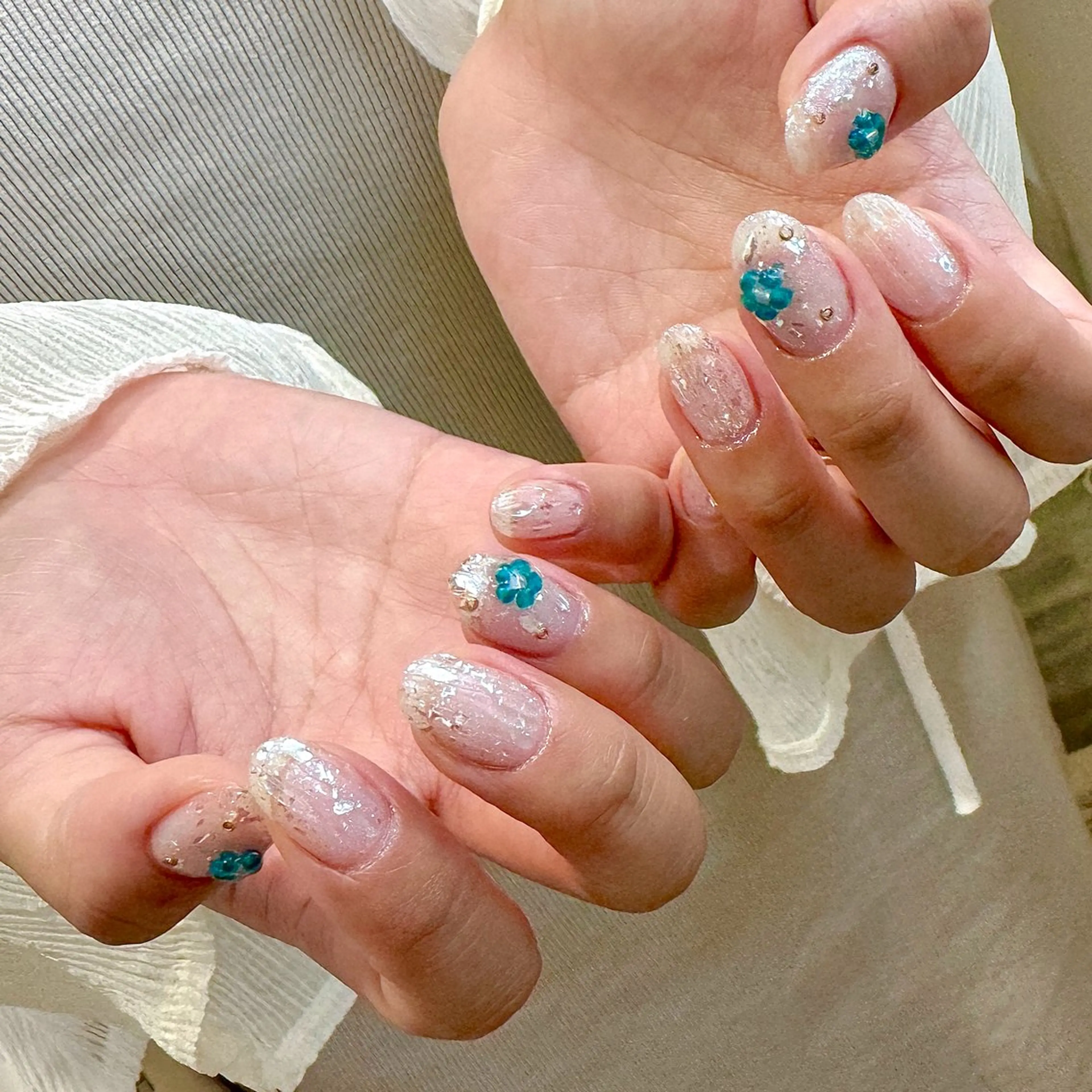 ネイル ブルー クリアネイル フラワーネイル ニュアンスネイル ぷっくりネイル ハンドネイル pointillé .ayaのネイルデザイン