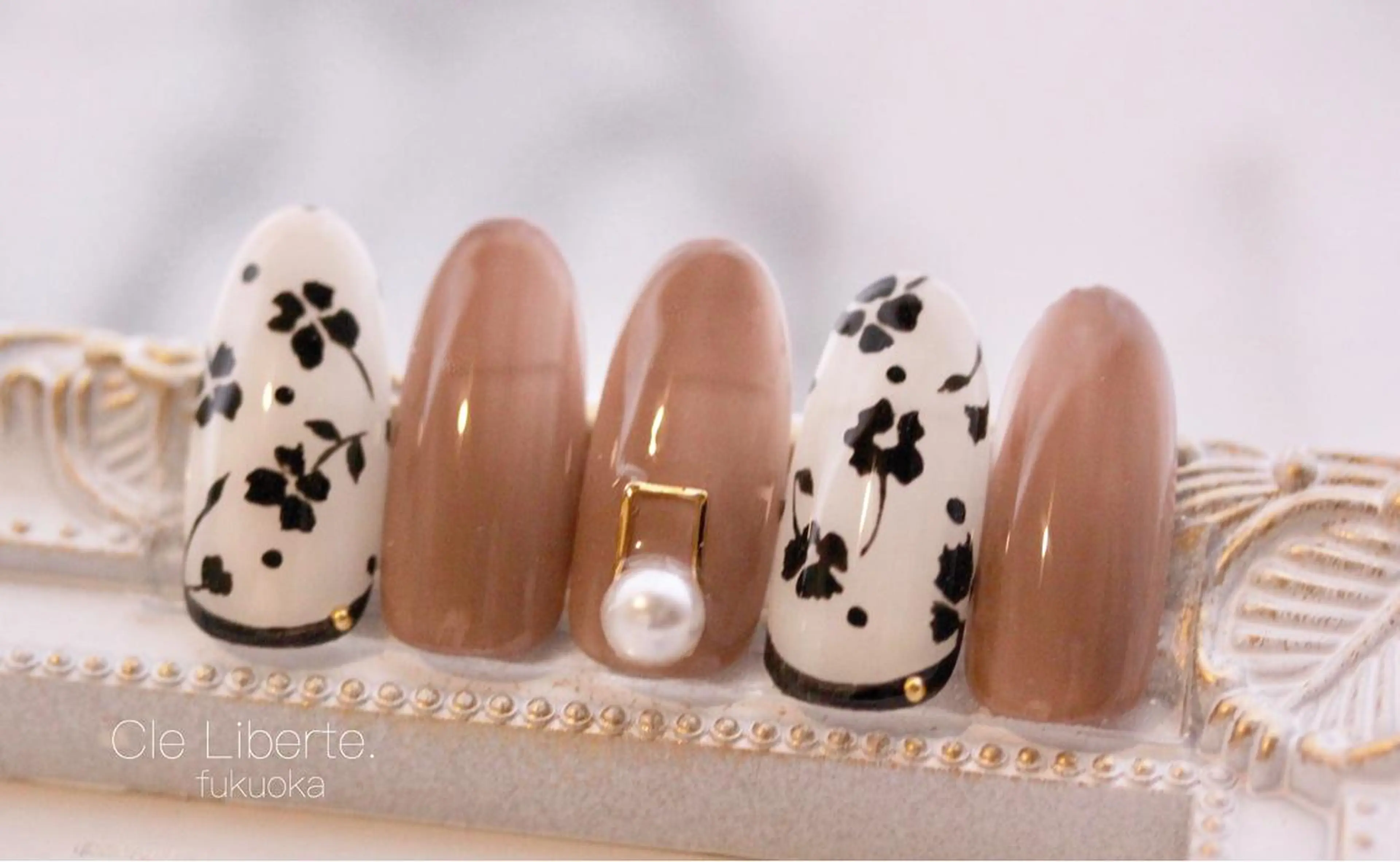 ネイル カジュアル フラワーネイル Elio 国泰寺のネイルデザイン