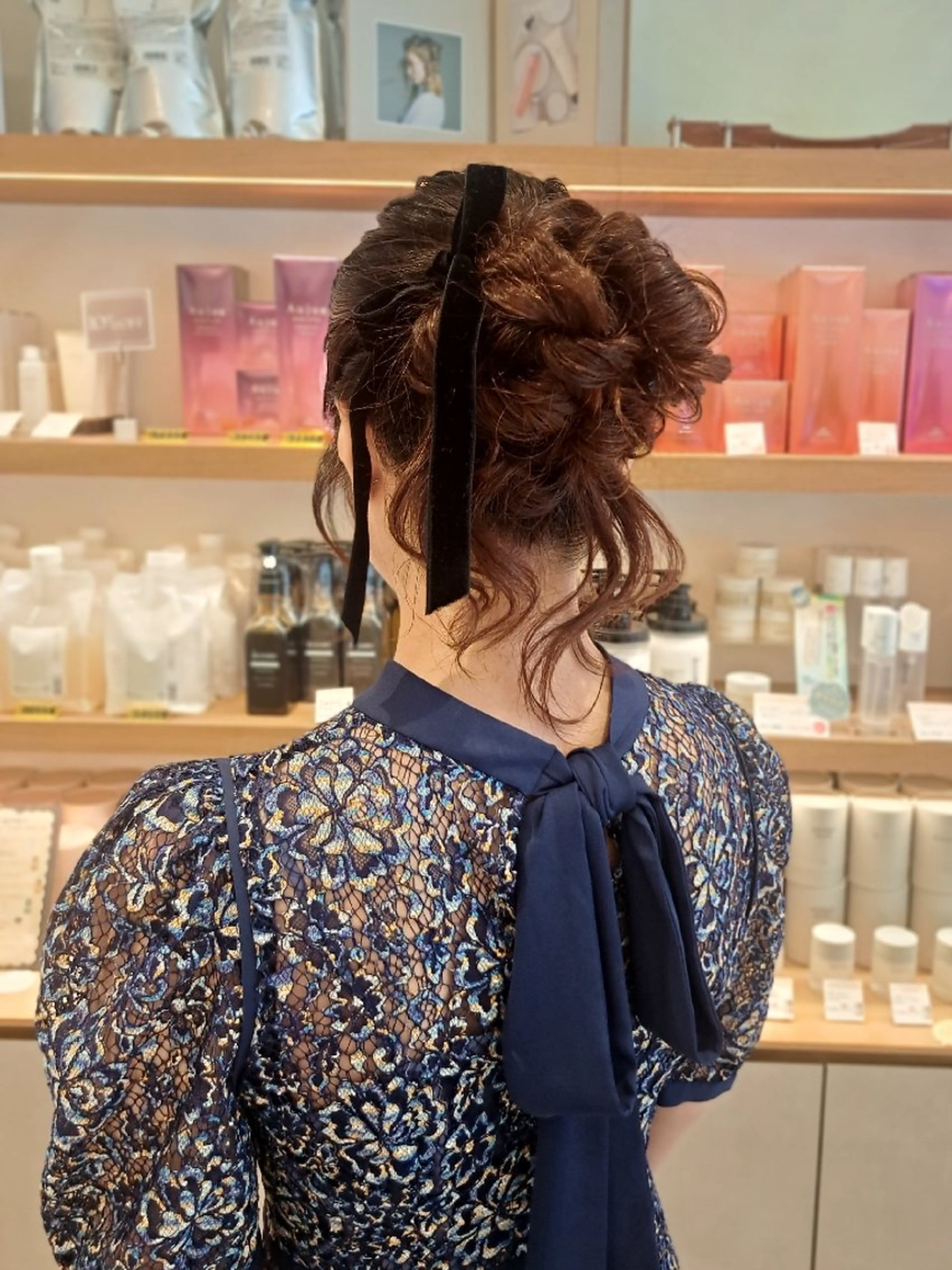 ロング ヘアアレンジ お団子ヘア ヘアセット ＭＩＹＵ/透明感 渋谷/ベージュカラーのヘアスタイル