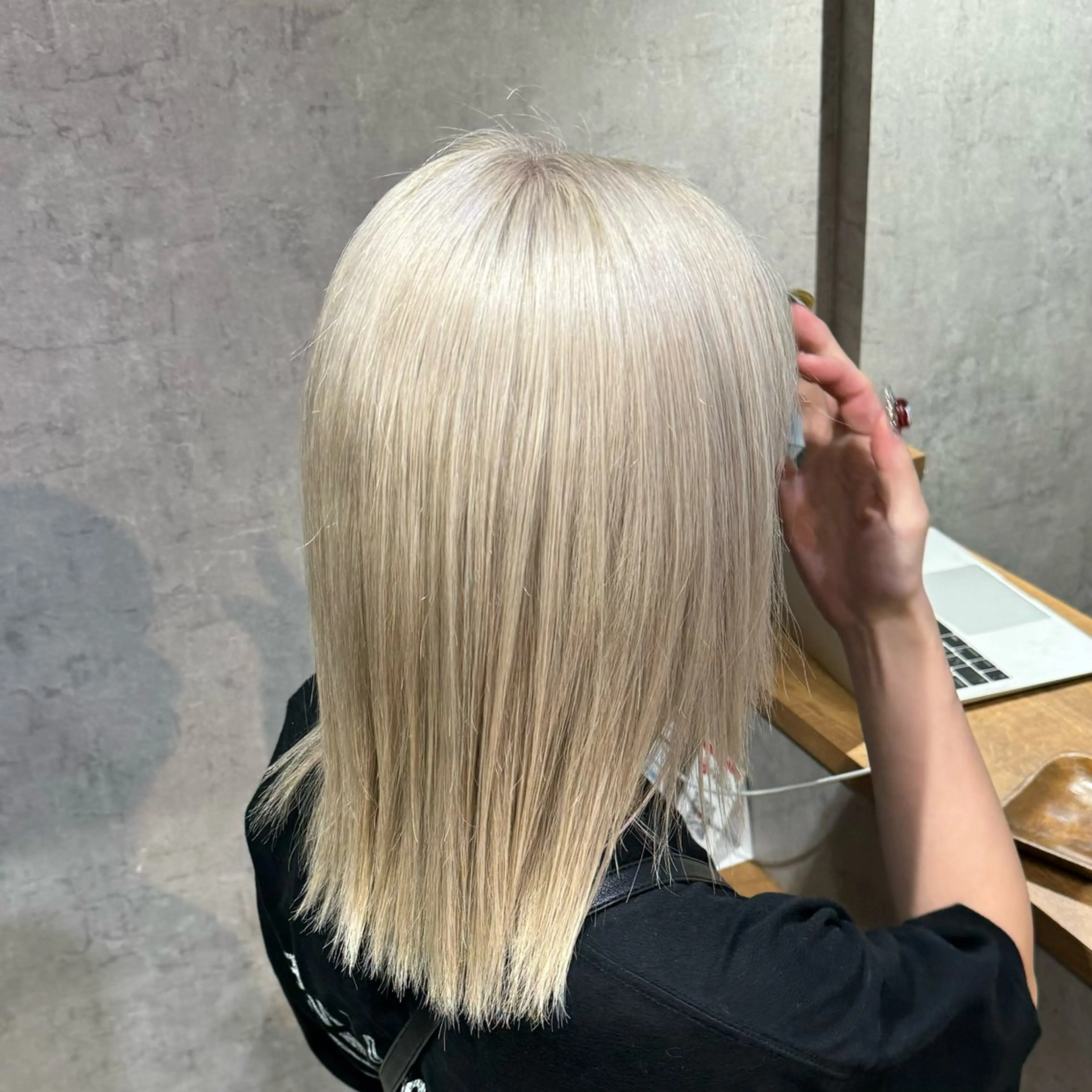 ミディアム カラー ブリーチ ヘアカラー トリートメント 矢島颯哉/ハイトーン ブリーチカラー💎のヘアスタイル