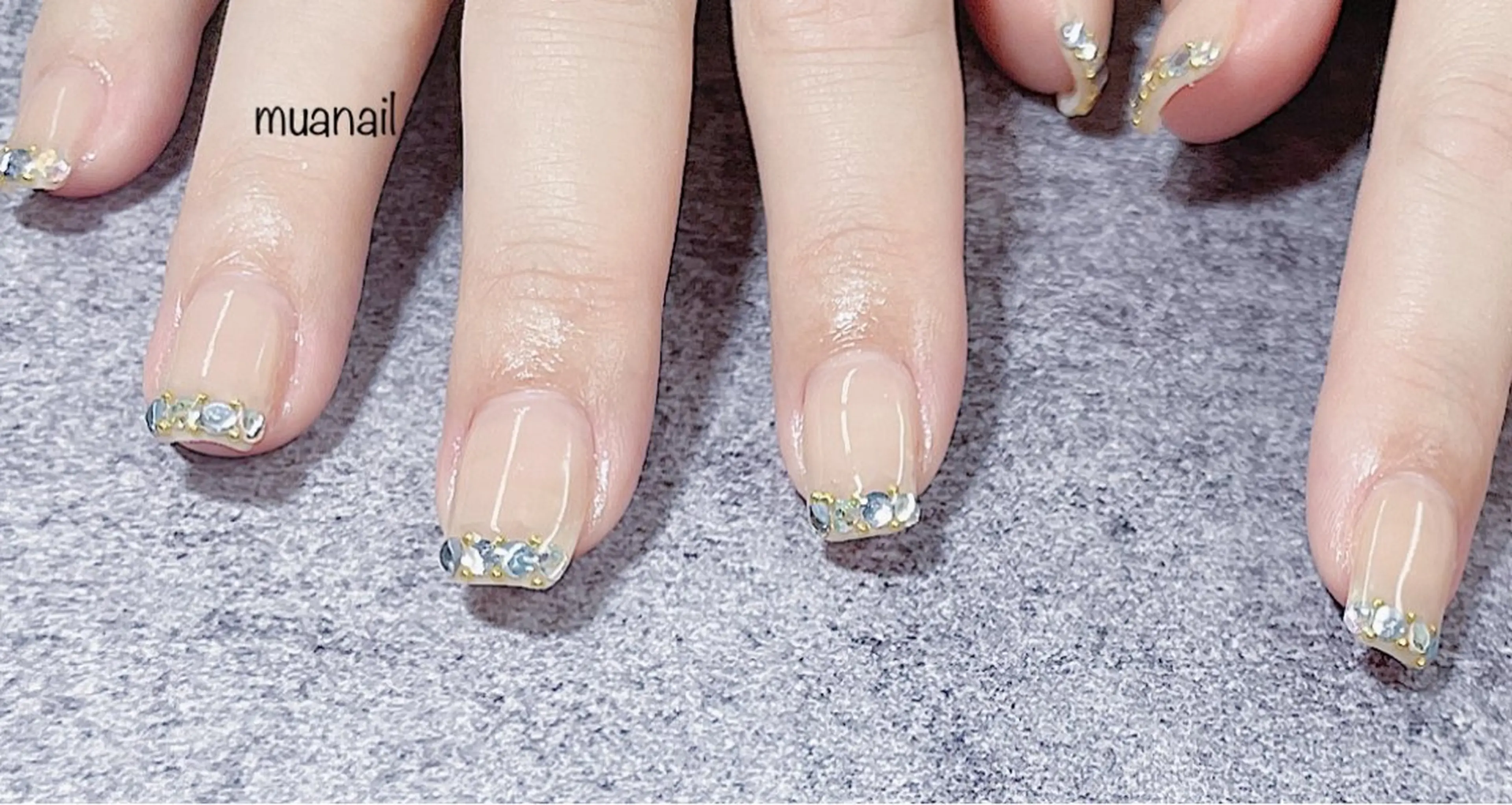 ネイル ブルー キラキラネイル シンプルネイル ハンドネイル mua nail mikiのネイルデザイン