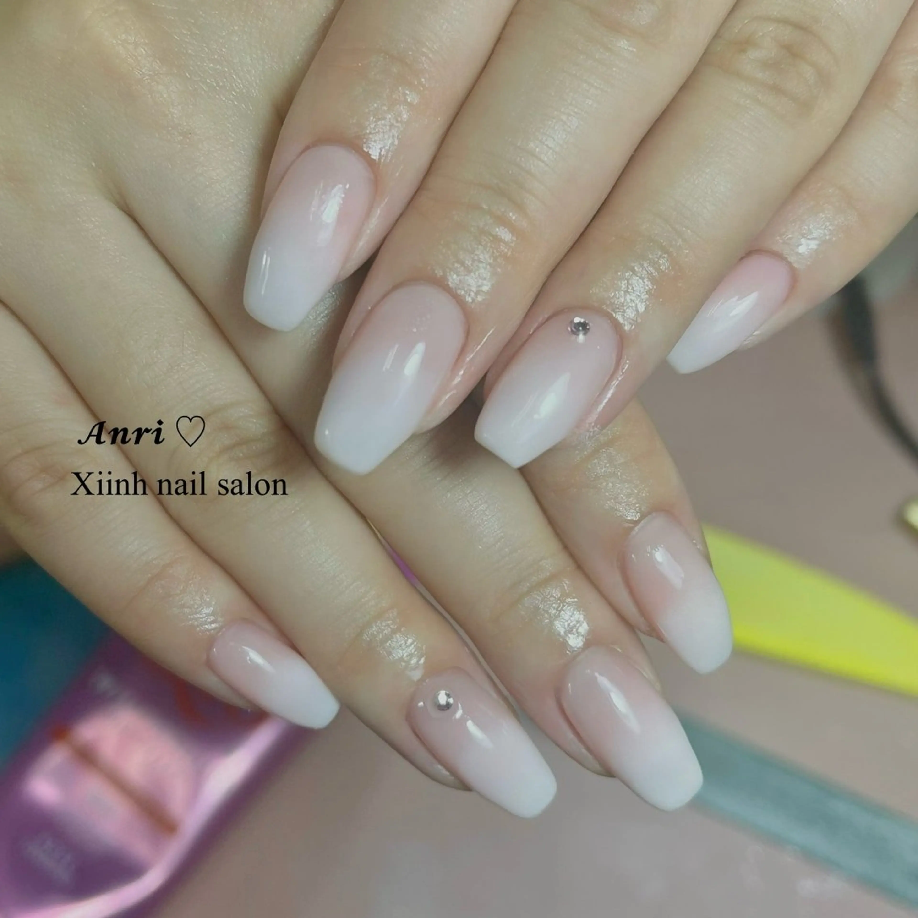 ネイル チークネイル 長さ出し フットネイル ジェルネイル 卒業式 𝓐𝓷𝓻𝓲 XiinhNailのネイルデザイン