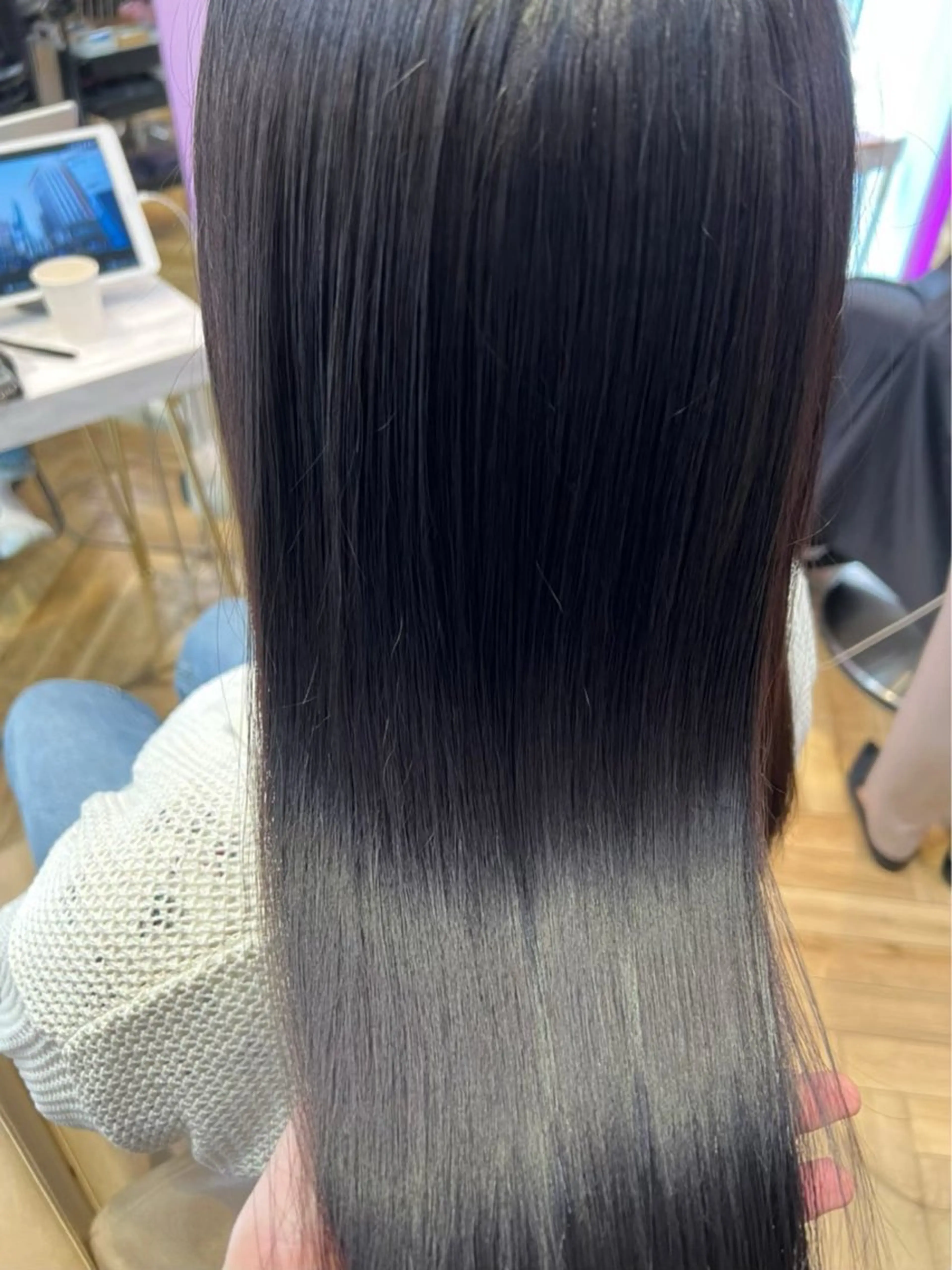 寒色系カラー＋内部補修トリートメントの写真