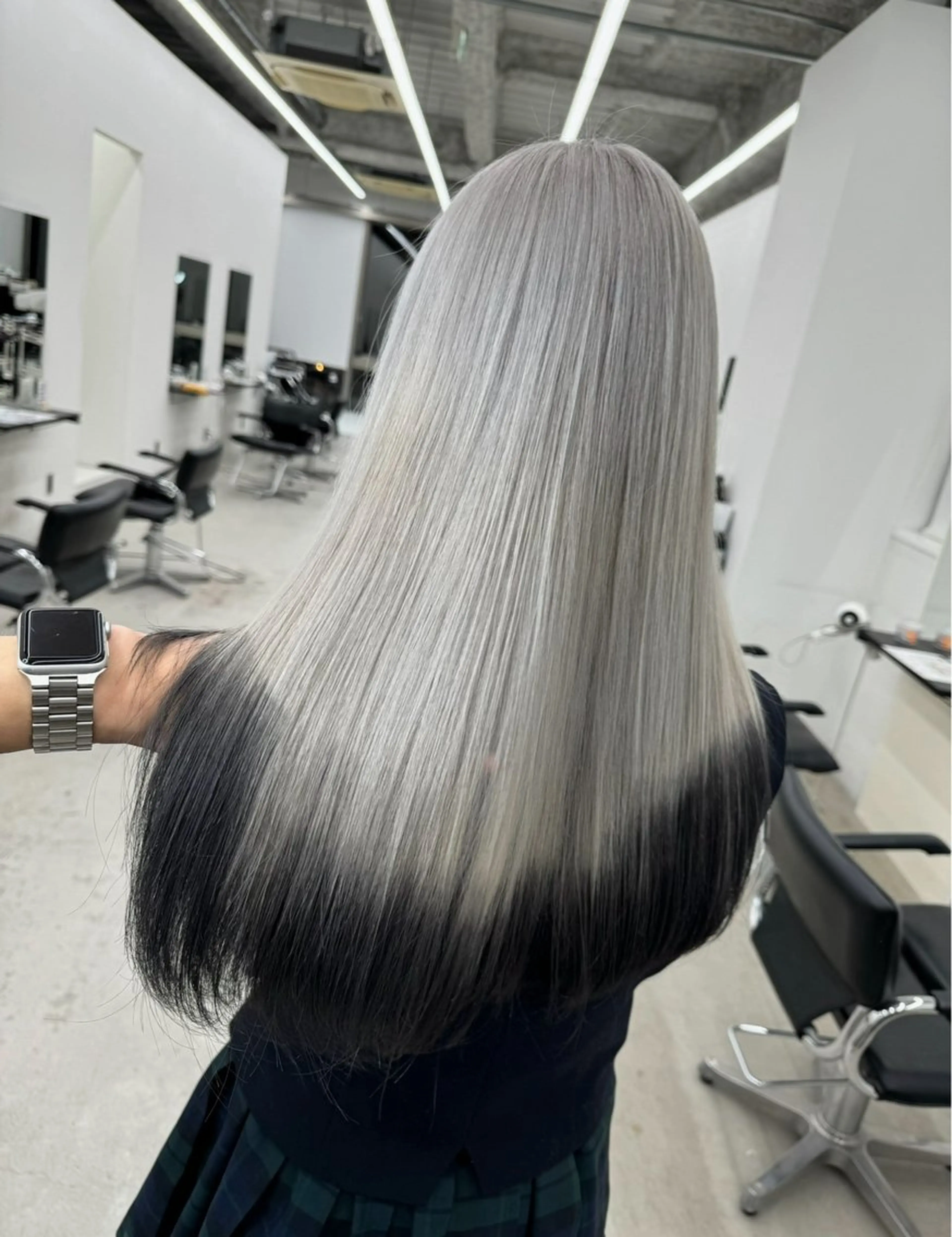 ロング カラー ヘアカラー 新美 蓮のヘアスタイル