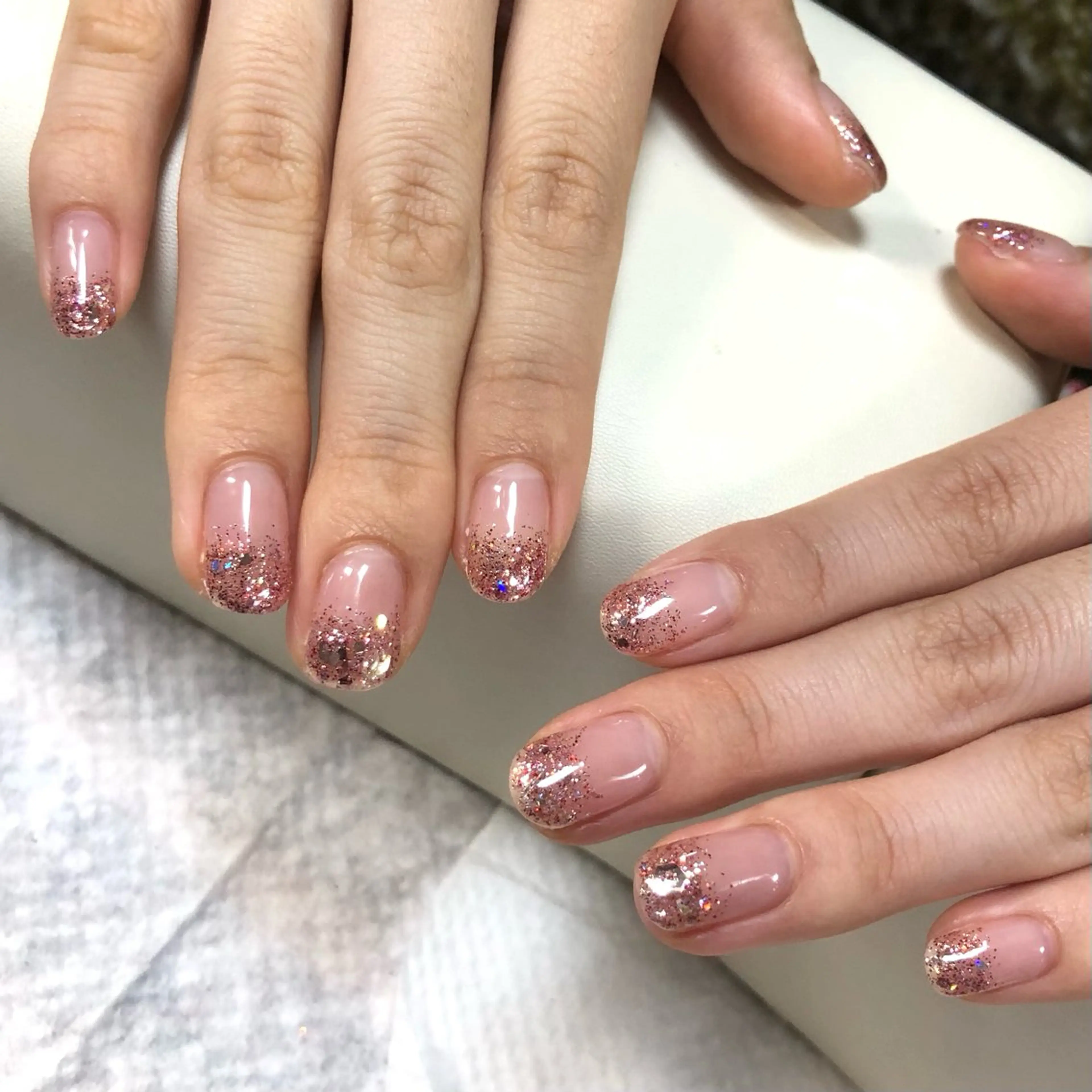 ネイル グラデーション キラキラネイル ラメ(グリッター) ラメグラデーション シンプルネイル ハンドネイル salon *meehoのネイルデザイン