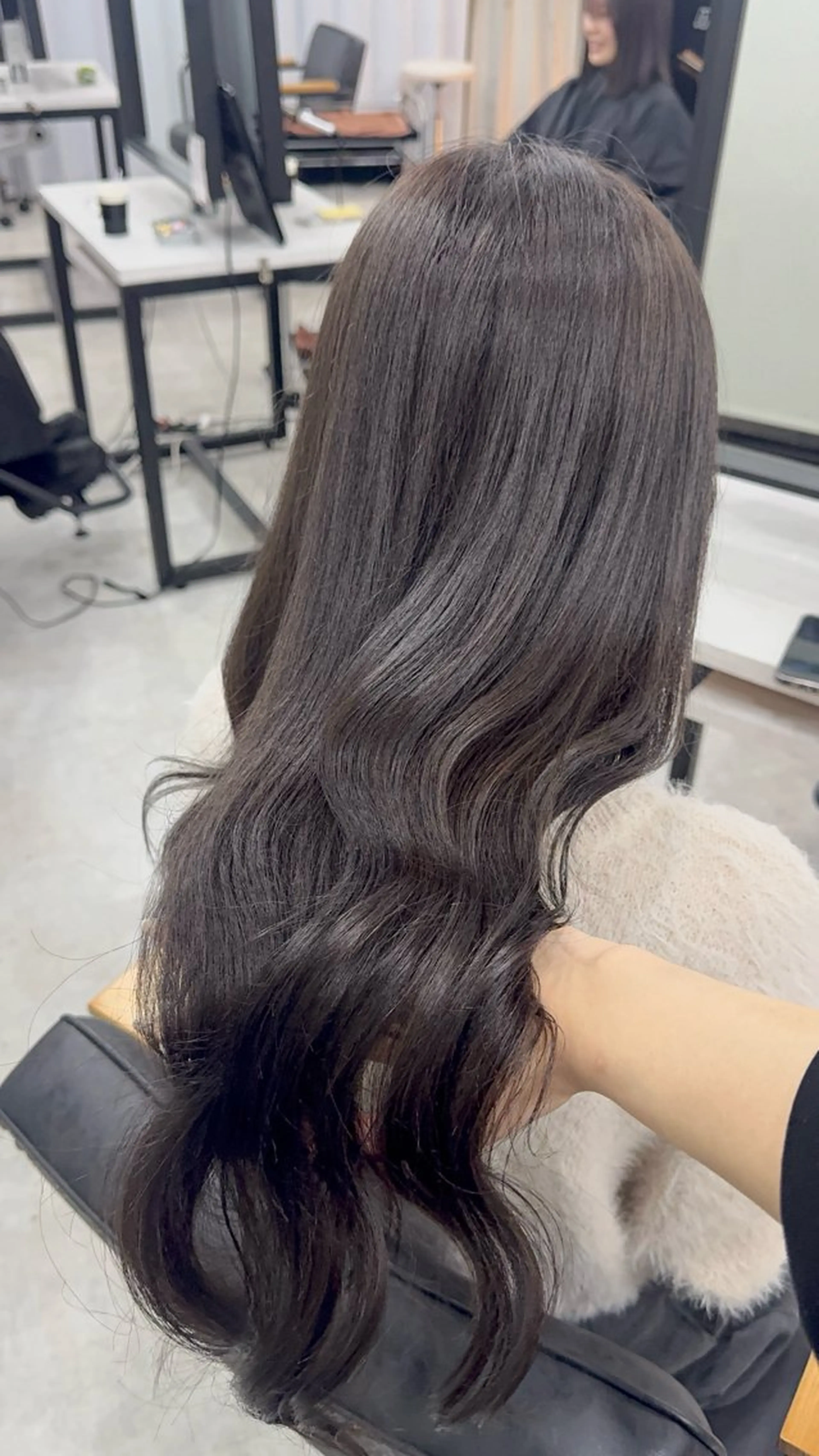 ロング カラー ベージュカラー ブリーチ ブラウンカラー ショコラブラウン ショコラグレージュ ヘアカラー トリートメント 赤み無し柔らかカラー 【梅田】madokaのヘアスタイル