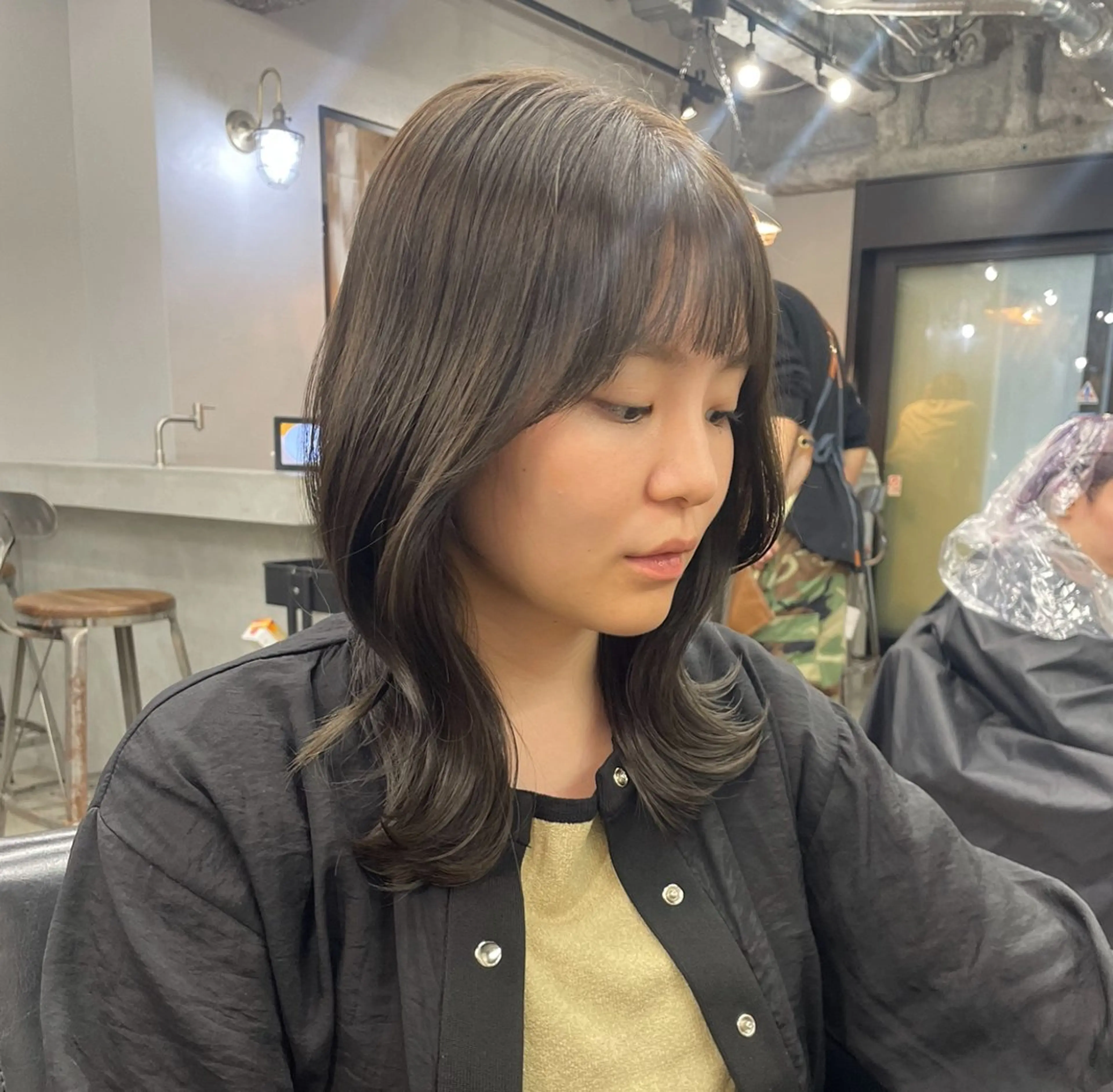 セミロング カラー ヘアカラー 新宿/韓国ヘア/ 髪質改善ストレートのヘアスタイル