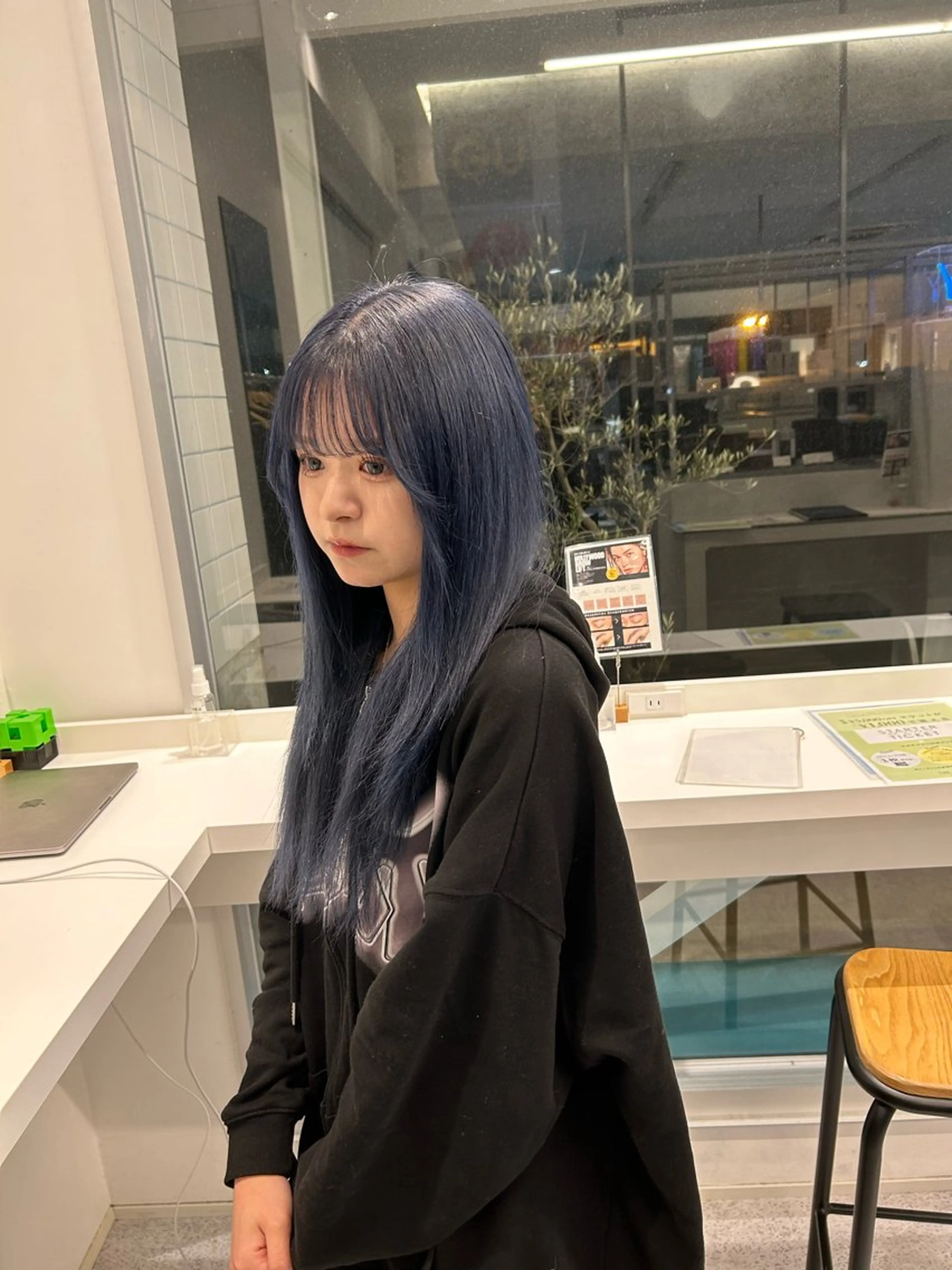 ロング アダチ ヒナタのヘアスタイル