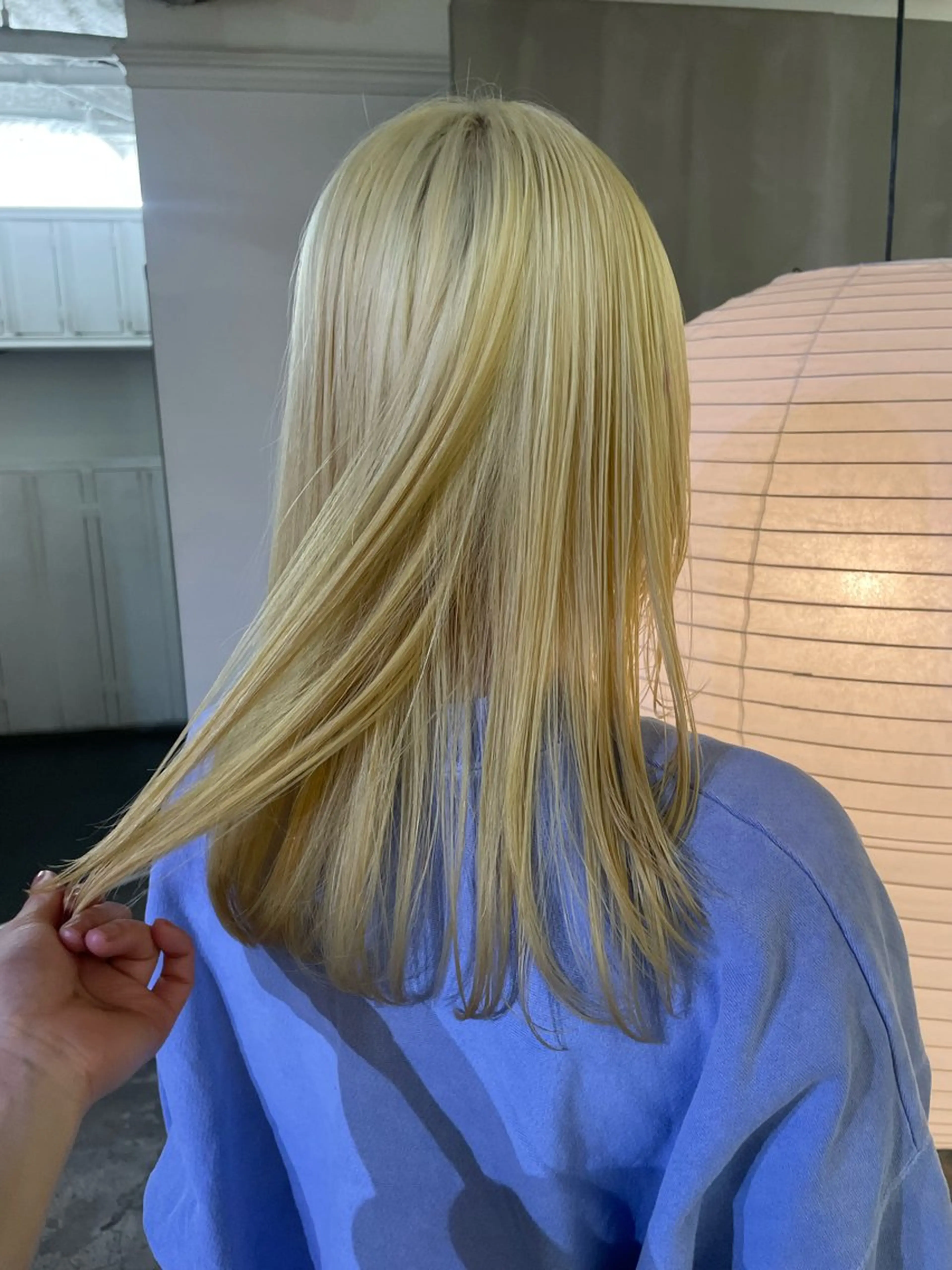 セミロング カラー ブリーチ CACHÉ ワカナ🎀のヘアスタイル