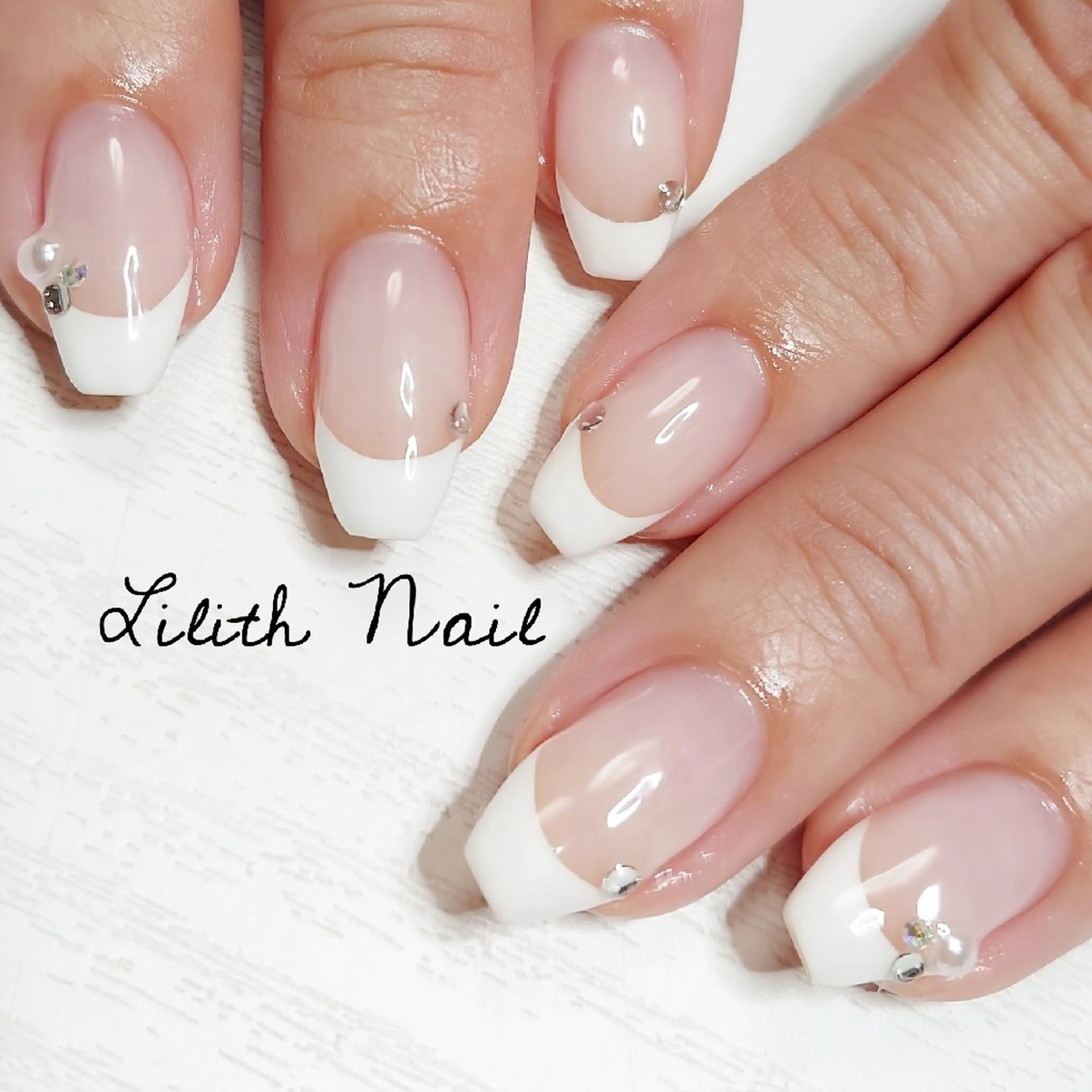 ネイル ストーンネイル ハンドネイル Lilith Nailのネイルデザイン