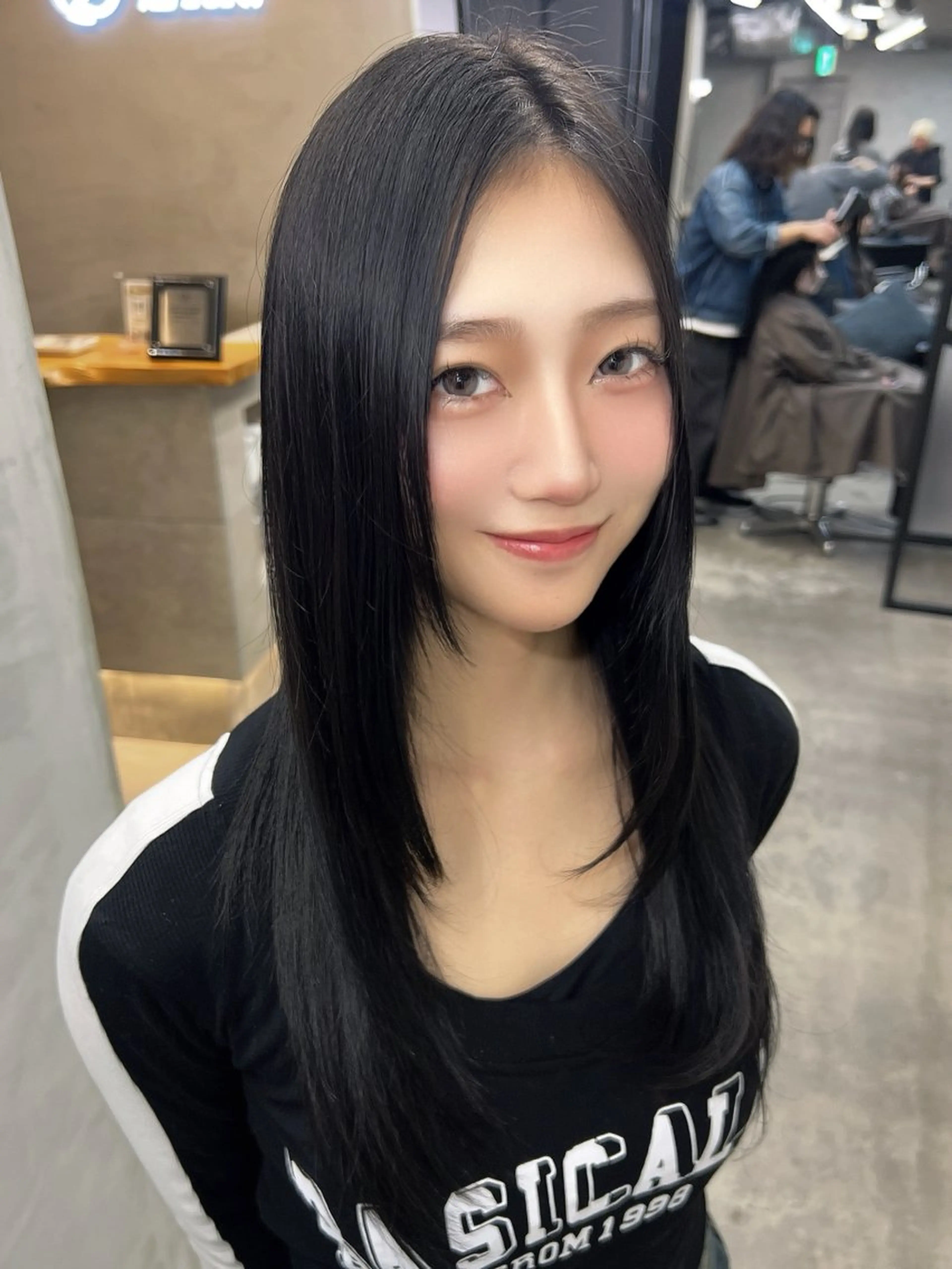 セミロング カラー 透明感カラー カット ヘアカラー トリートメント 前髪/顔まわりカット 艶髪/髪質改善/縮毛のヘアスタイル