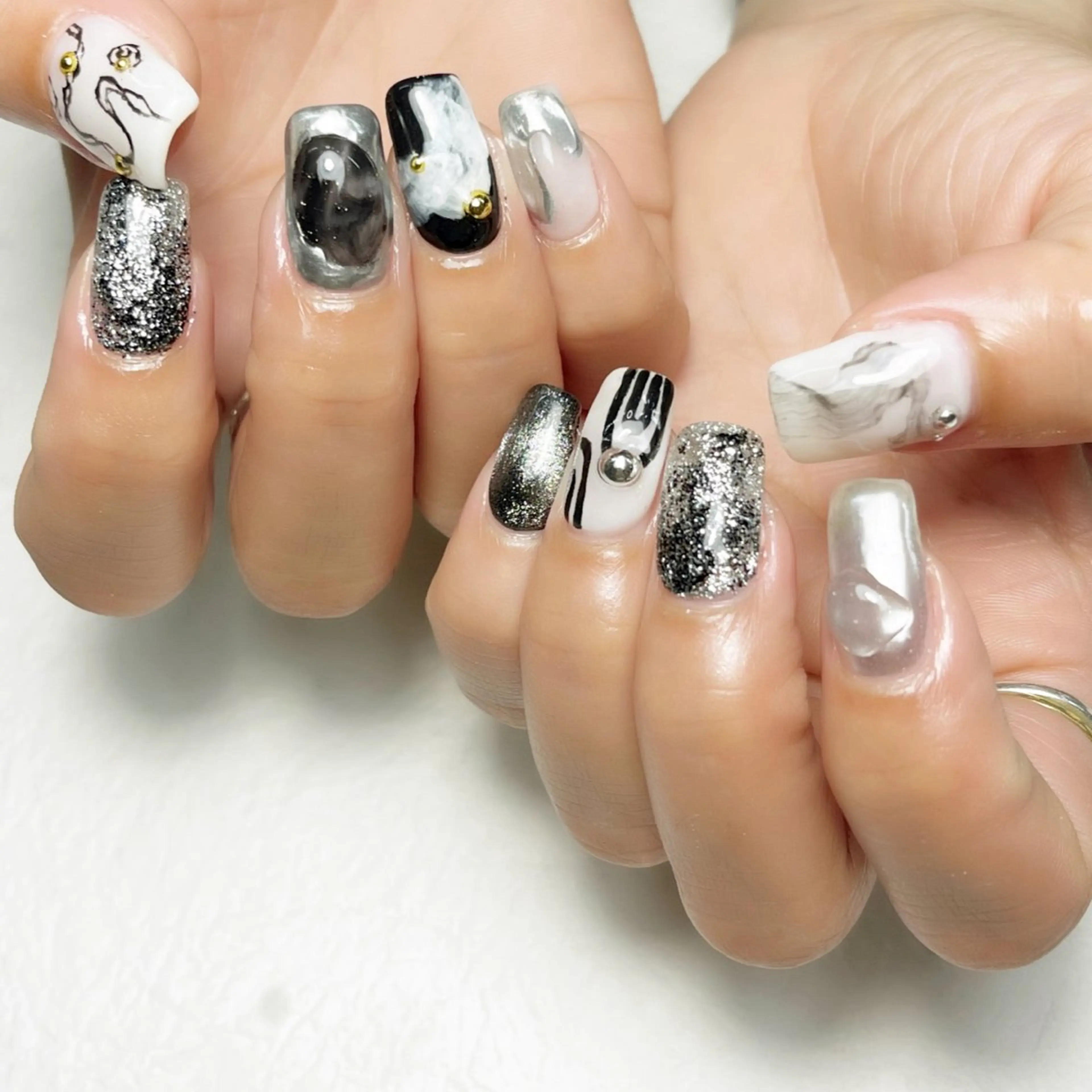 ネイル アートネイル フットネイル ジェルネイル キラキラネイル 韓国ネイル ハンドネイル Y nail なんば堀江店のネイルデザイン