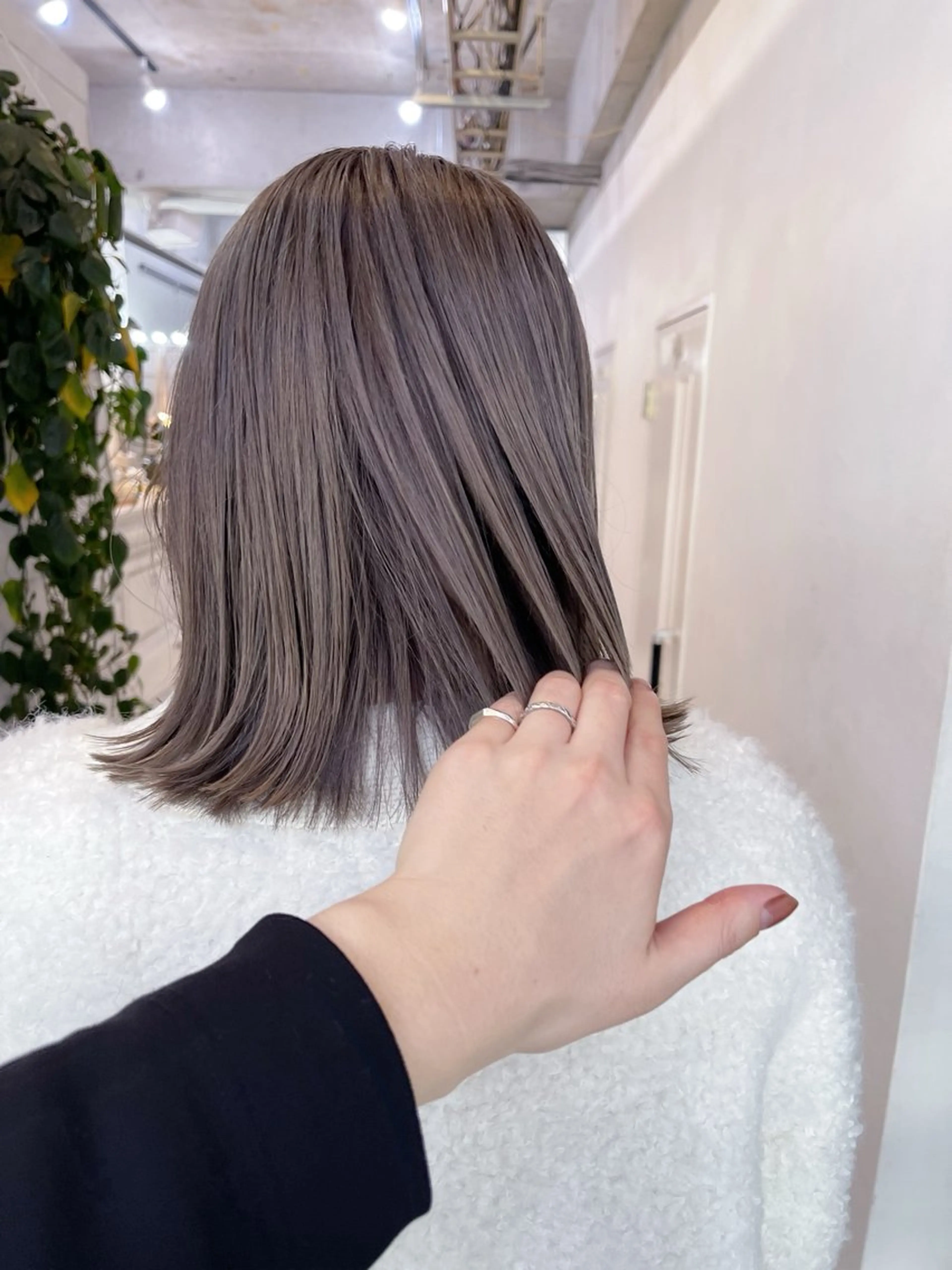 ミディアム カラー ブリーチ グレージュ ヘアカラー トリートメント AiM 大名　似合わせカットのヘアスタイル