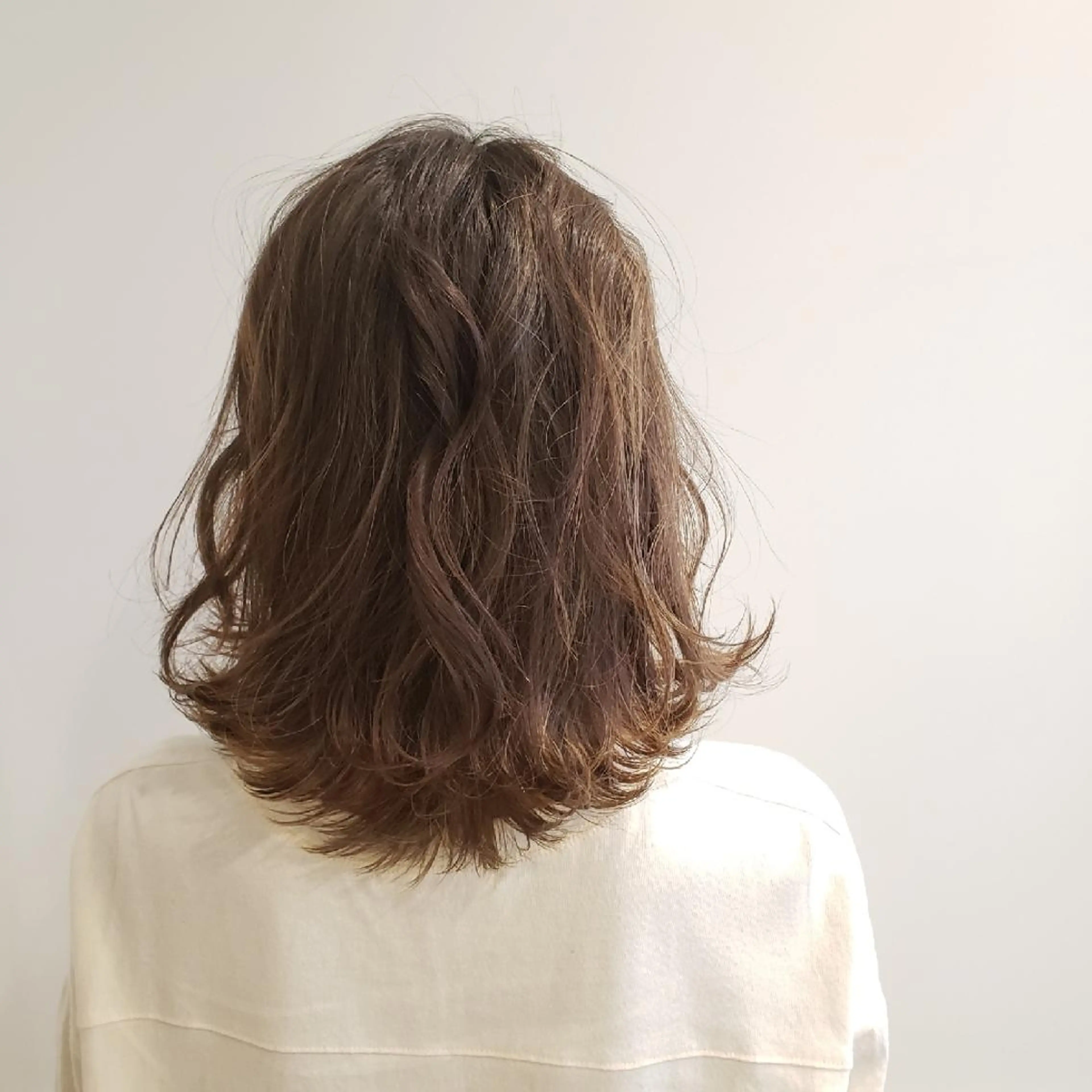 ミディアム ボブレイヤー ミディアムレイヤー ボブ ハイライト レイヤーカット kato takashiのヘアスタイル