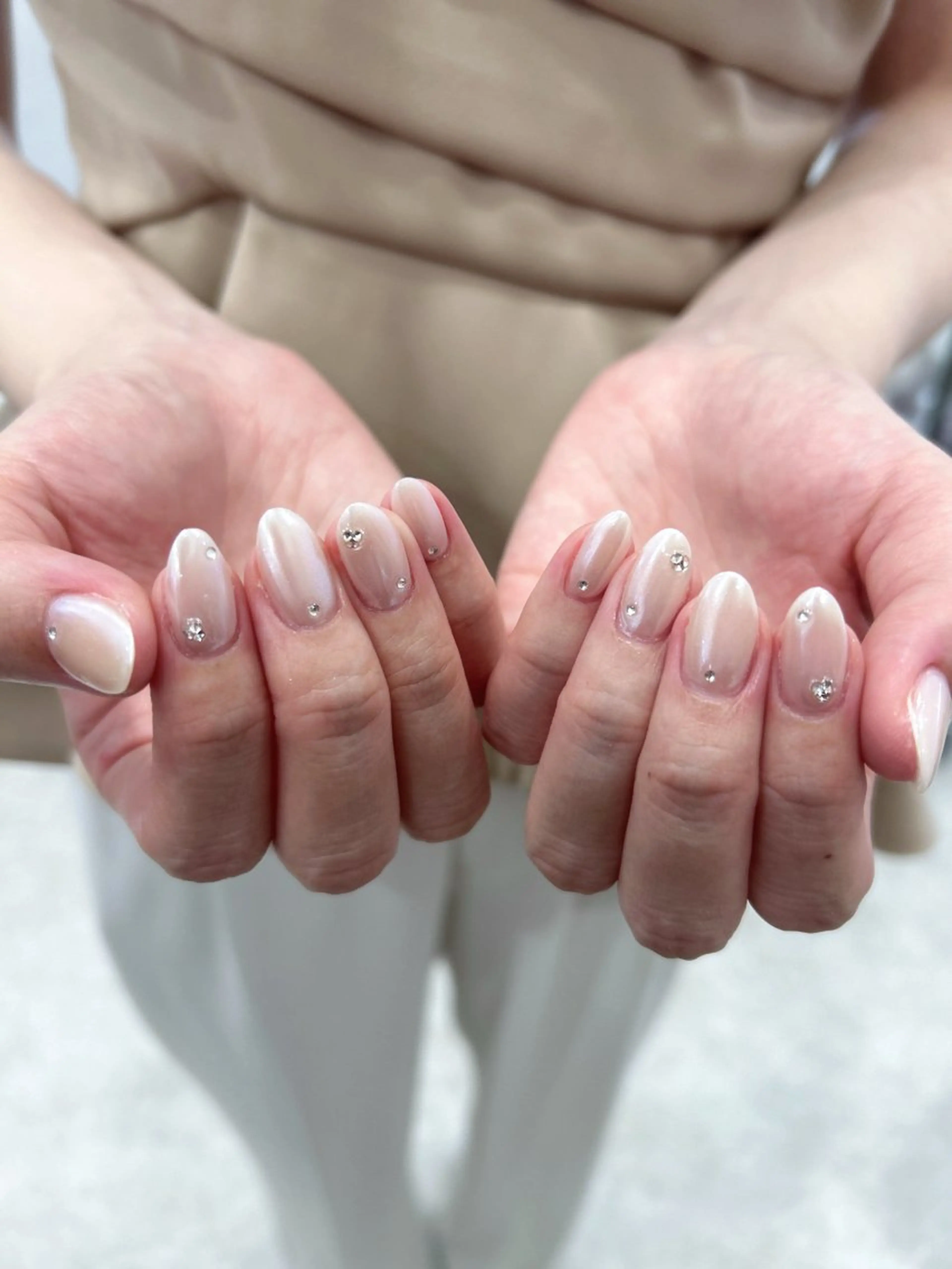 ネイル オーロラネイル ホワイト ハンドネイル Shion .のネイルデザイン