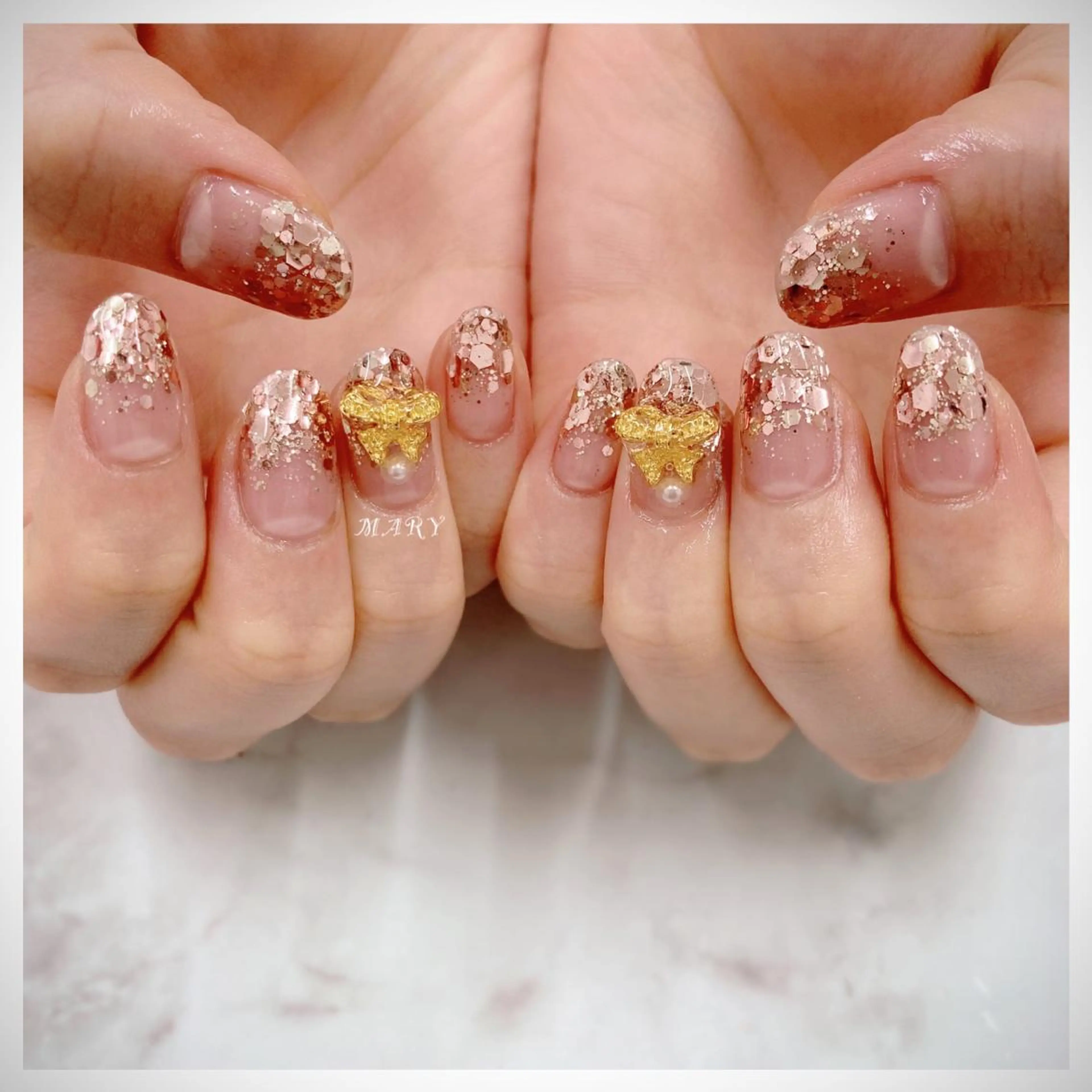 ネイル ゴールド グラデーション キラキラネイル ラメ(グリッター) ラメグラデーション ハンドネイル Mary nail .narumiのネイルデザイン