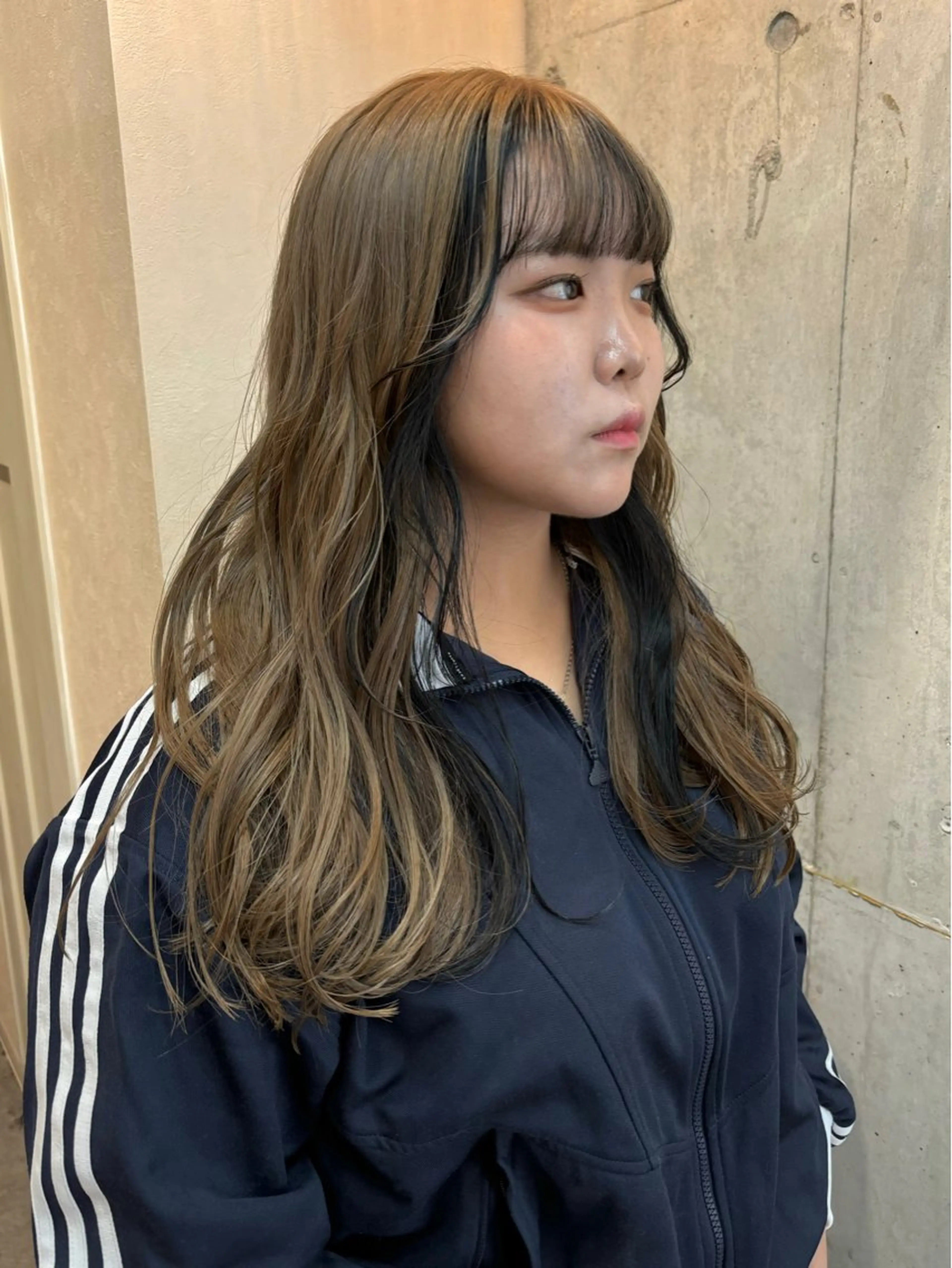 ロング カラー ミストバング ベージュカラー フェイスフレーミング ヘアカラー SHOTO ハイトー ン/ブロンドカラーのヘアスタイル