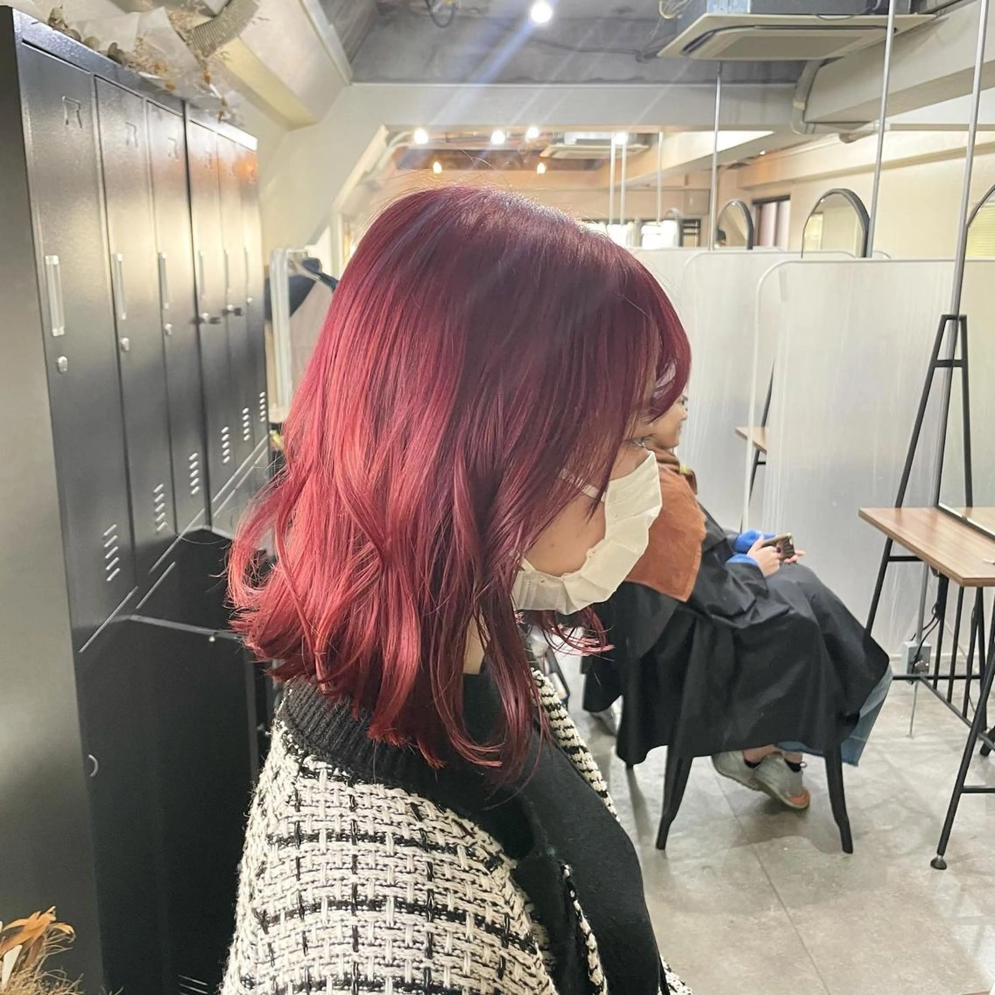 ミディアム カラー パーマ ヘアアレンジ メンズ キッズ ネイル マツエク・マツパ メンズブリーチ メンズハイライト メンズインナーカラー メンズ韓国風 ブリーチ ヘアカラー トリートメント ヘアセット 切りっぱなしヘアボブ ミディアムヘアRYOのヘアスタイル