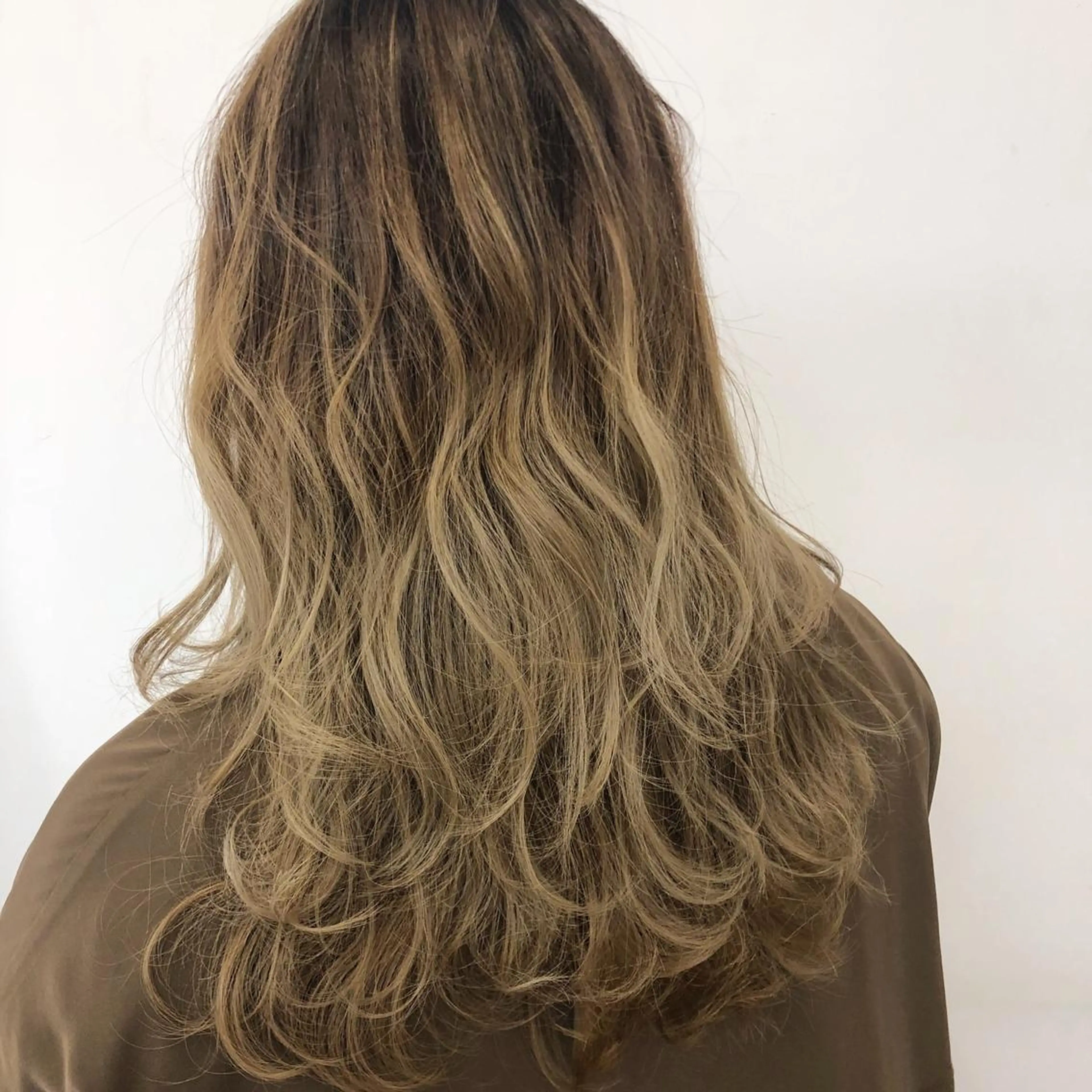 カラー 三鷹で1番ショート ボブをカットする新谷のヘアスタイル