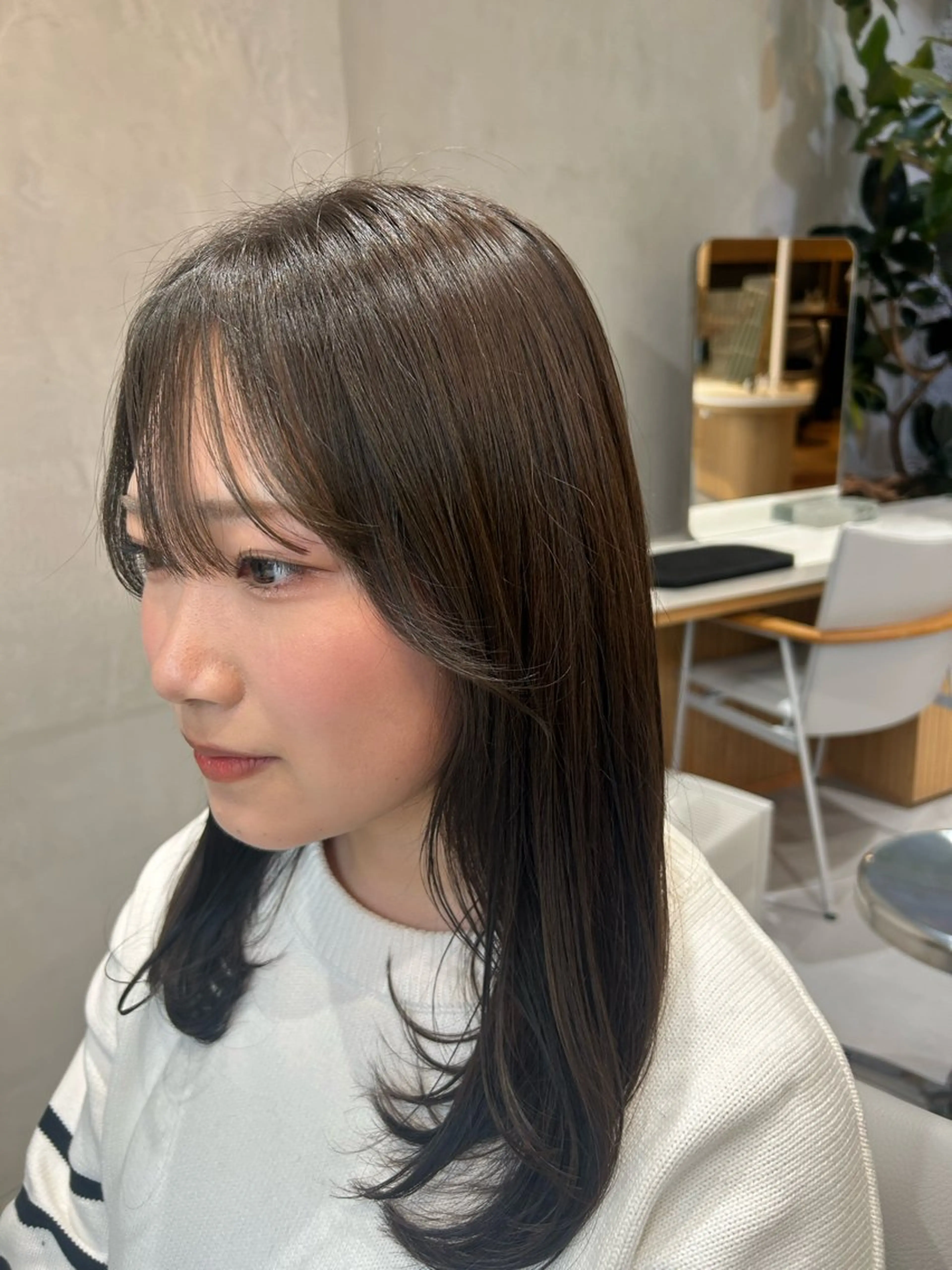 セミロング レイヤーカット 前竹 那生のヘアスタイル