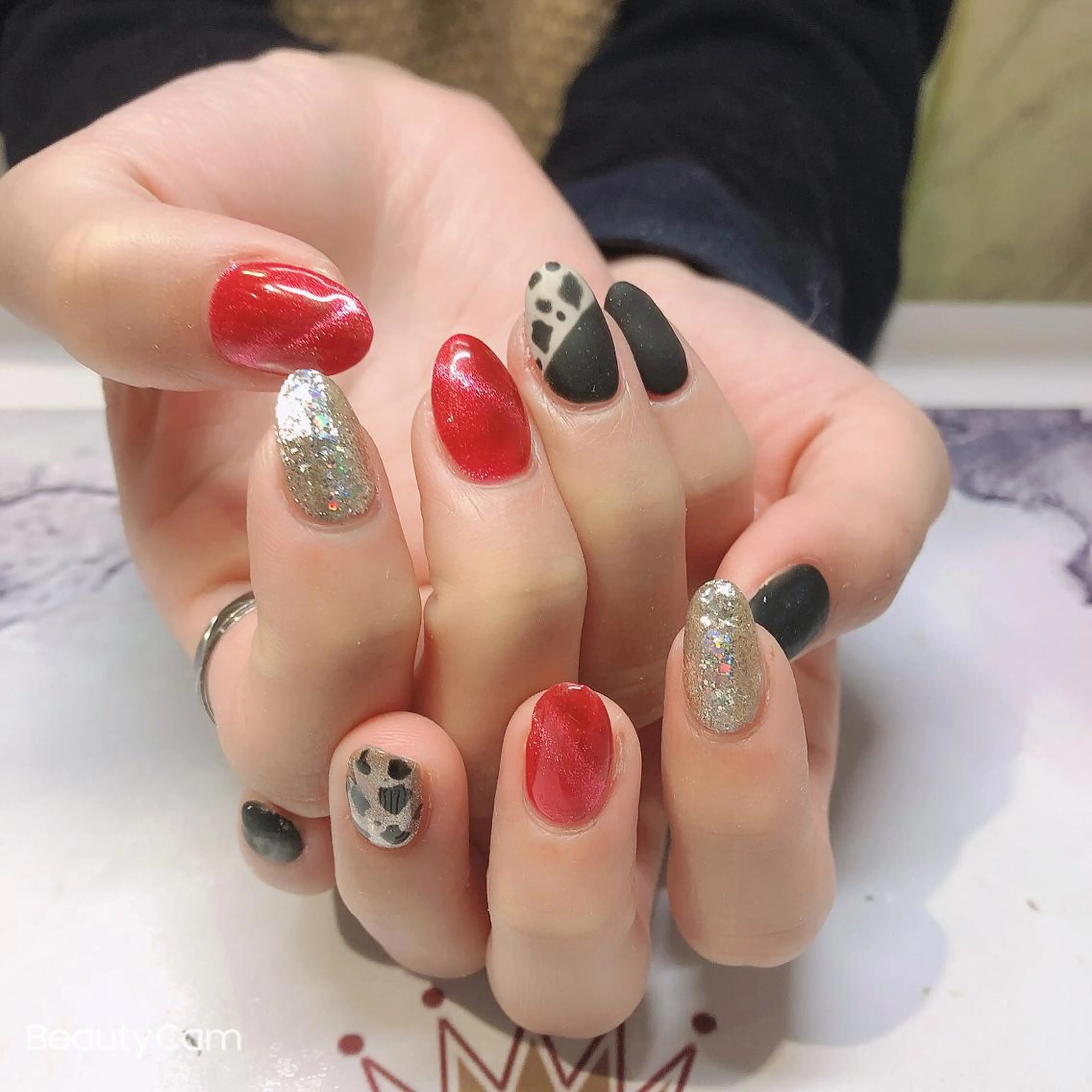 ネイル ガレンドウ 白澤 愛子のネイルデザイン