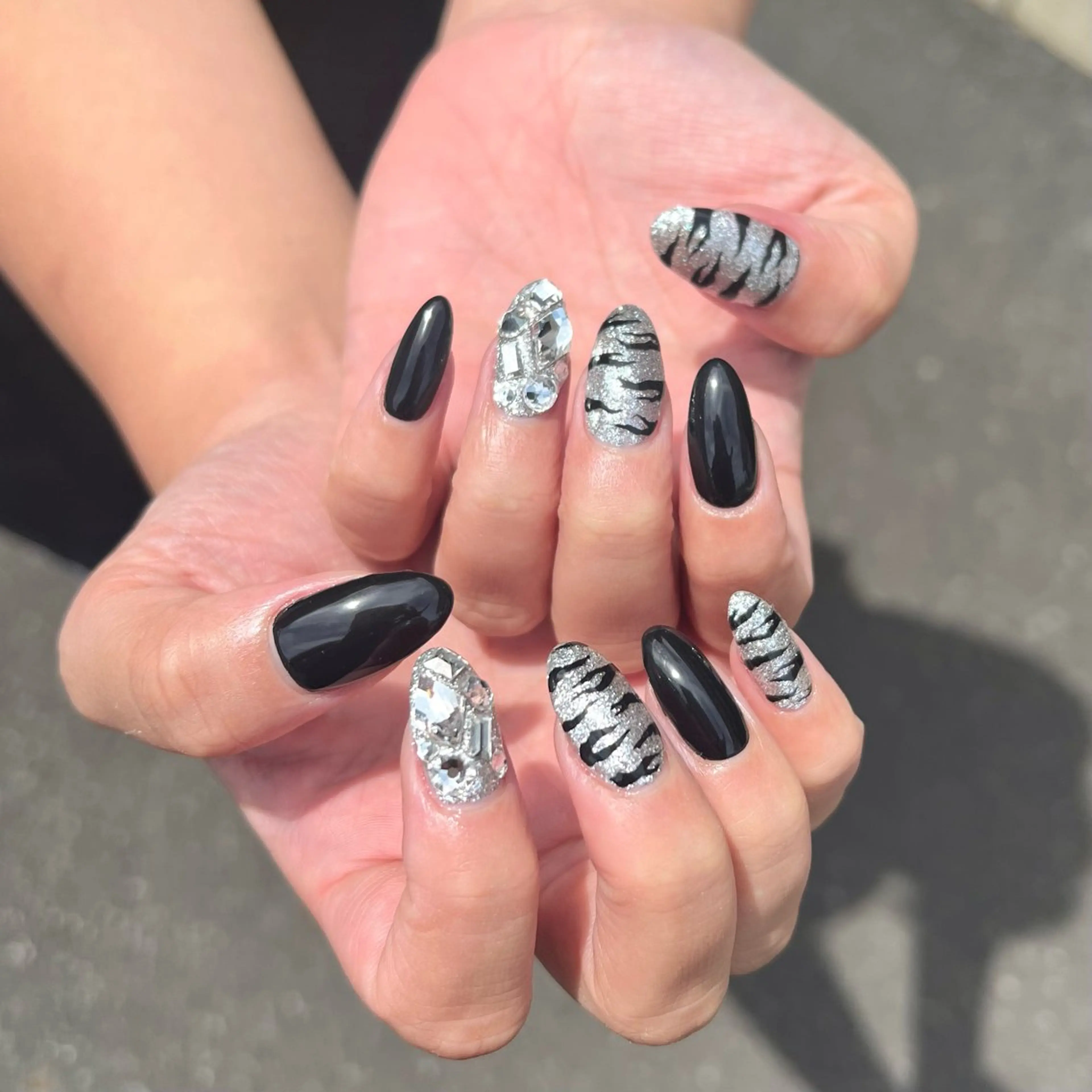 ネイル アニマル柄 アートネイル ワンカラーネイル ストーンネイル ハンドネイル GRANDEUR焼津 Nana🦖のネイルデザイン