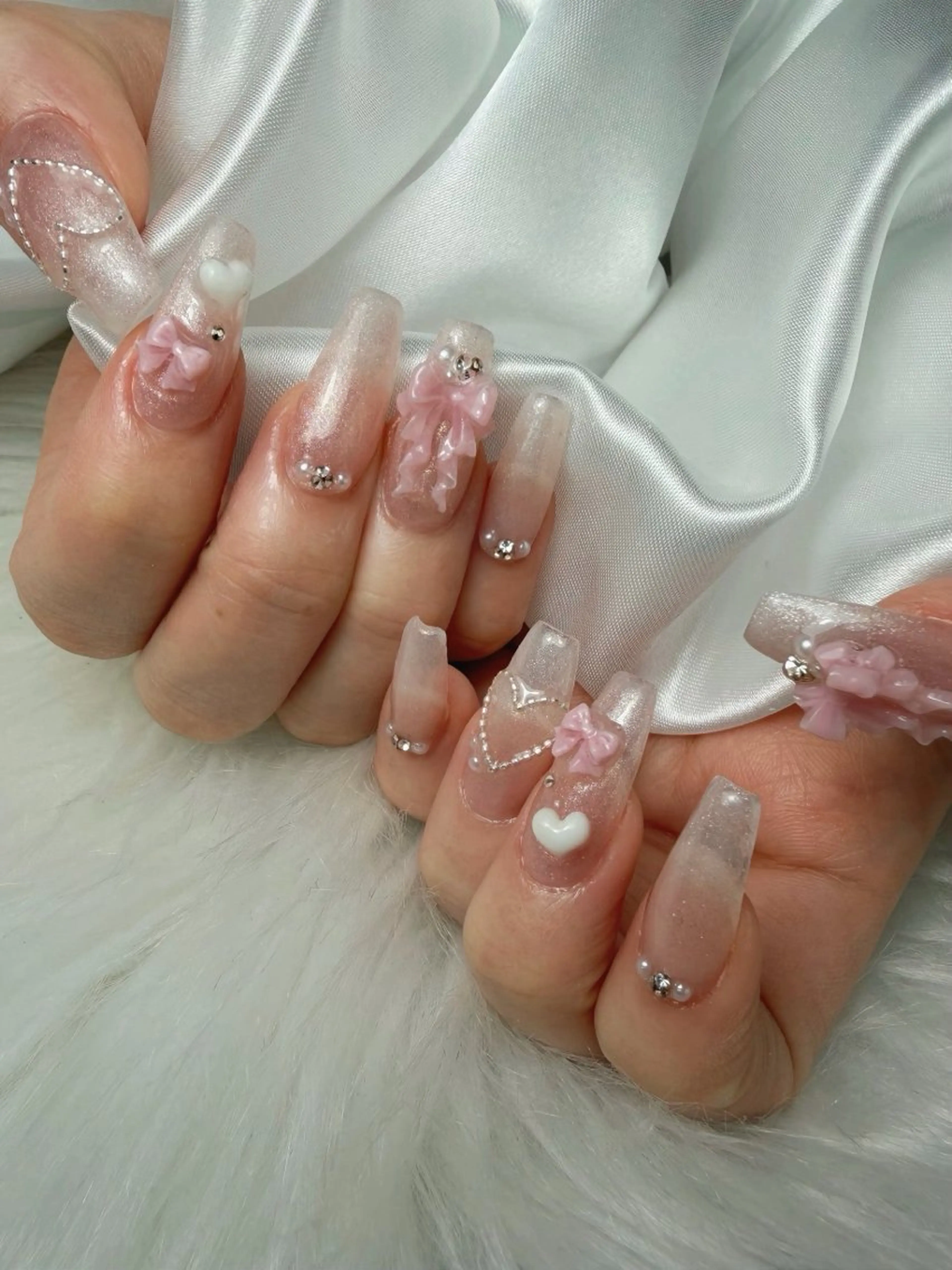 ネイル ハンドネイル ゴテゴテ💙ワンホン リオナのネイルデザイン