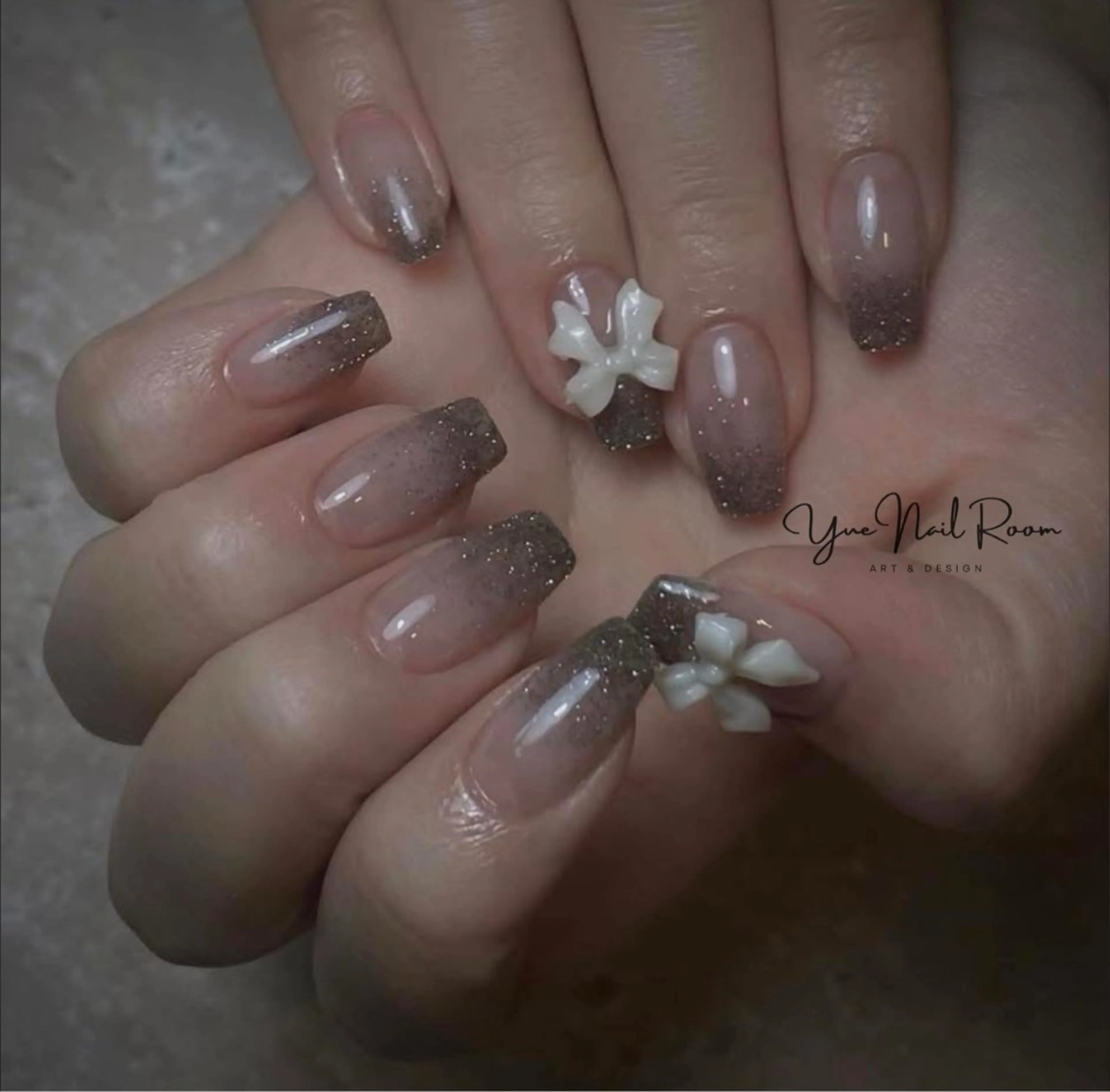 ラメグラデーション(フラッシュネイル💅📸)の写真